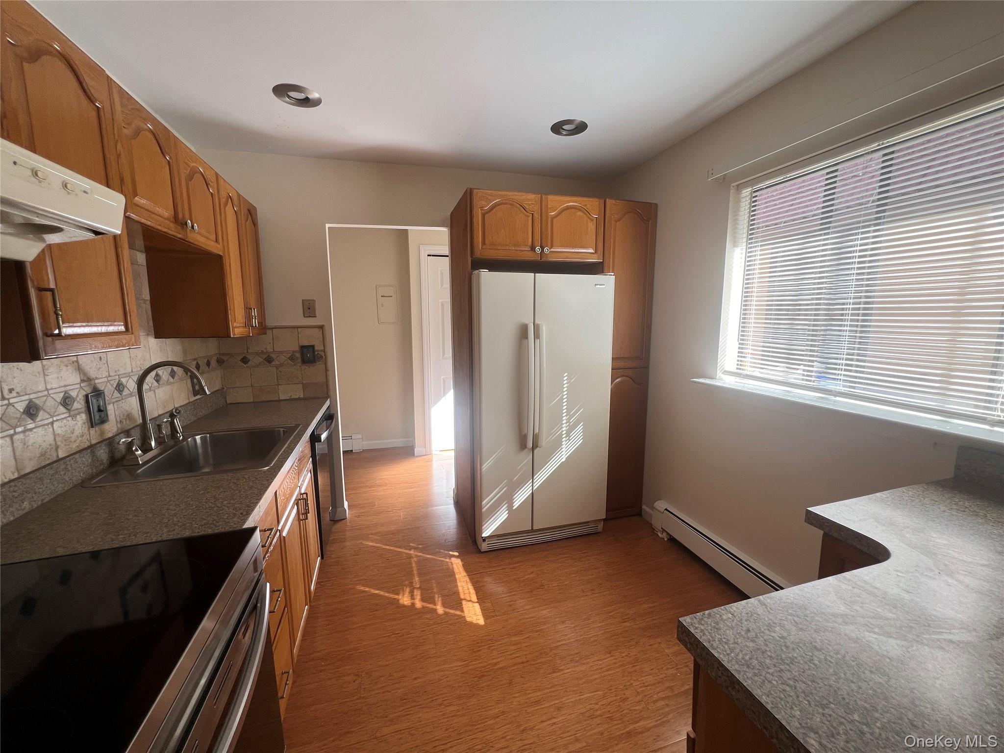 #18 photo, 2 Granada Crescent, White Plains , NY 10603