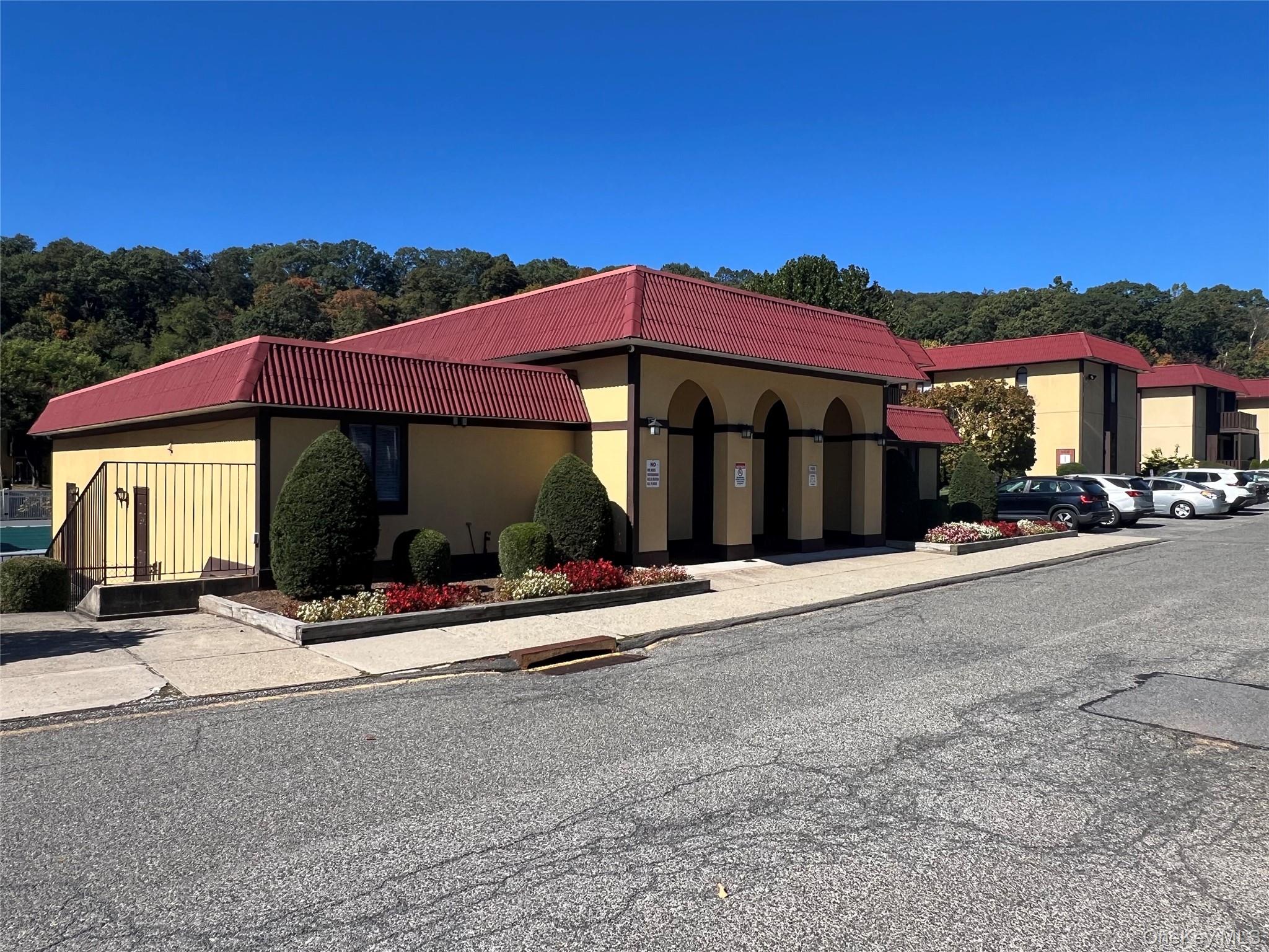 #4 photo, 2 Granada Crescent, White Plains , NY 10603