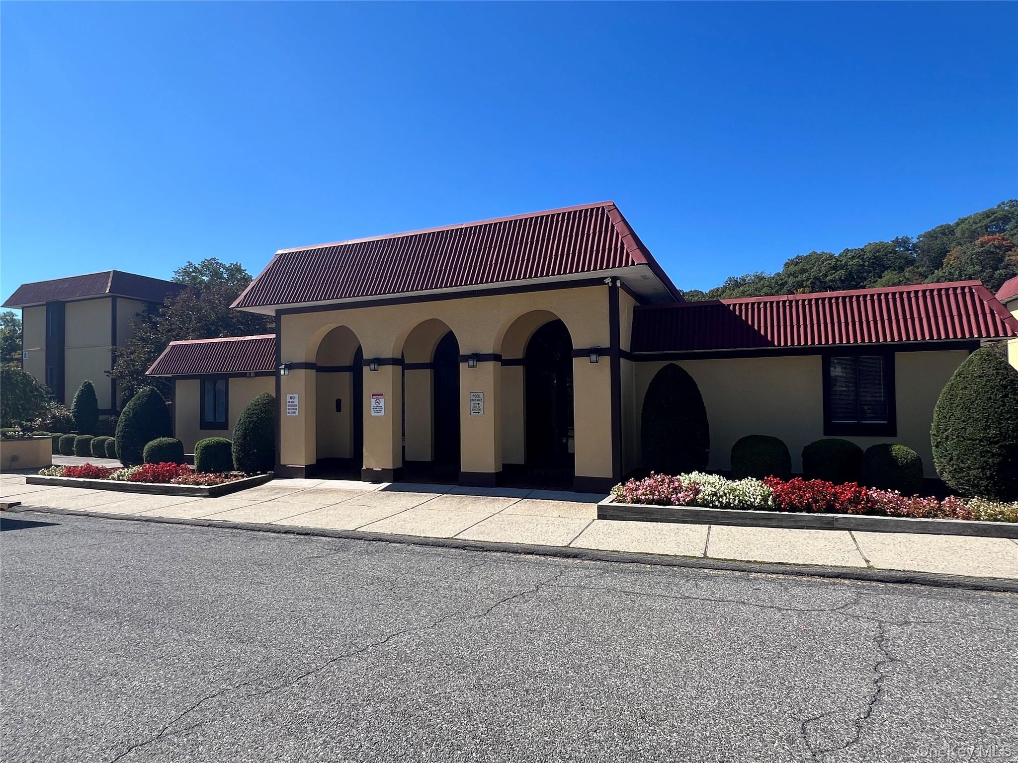 #6 photo, 2 Granada Crescent, White Plains , NY 10603