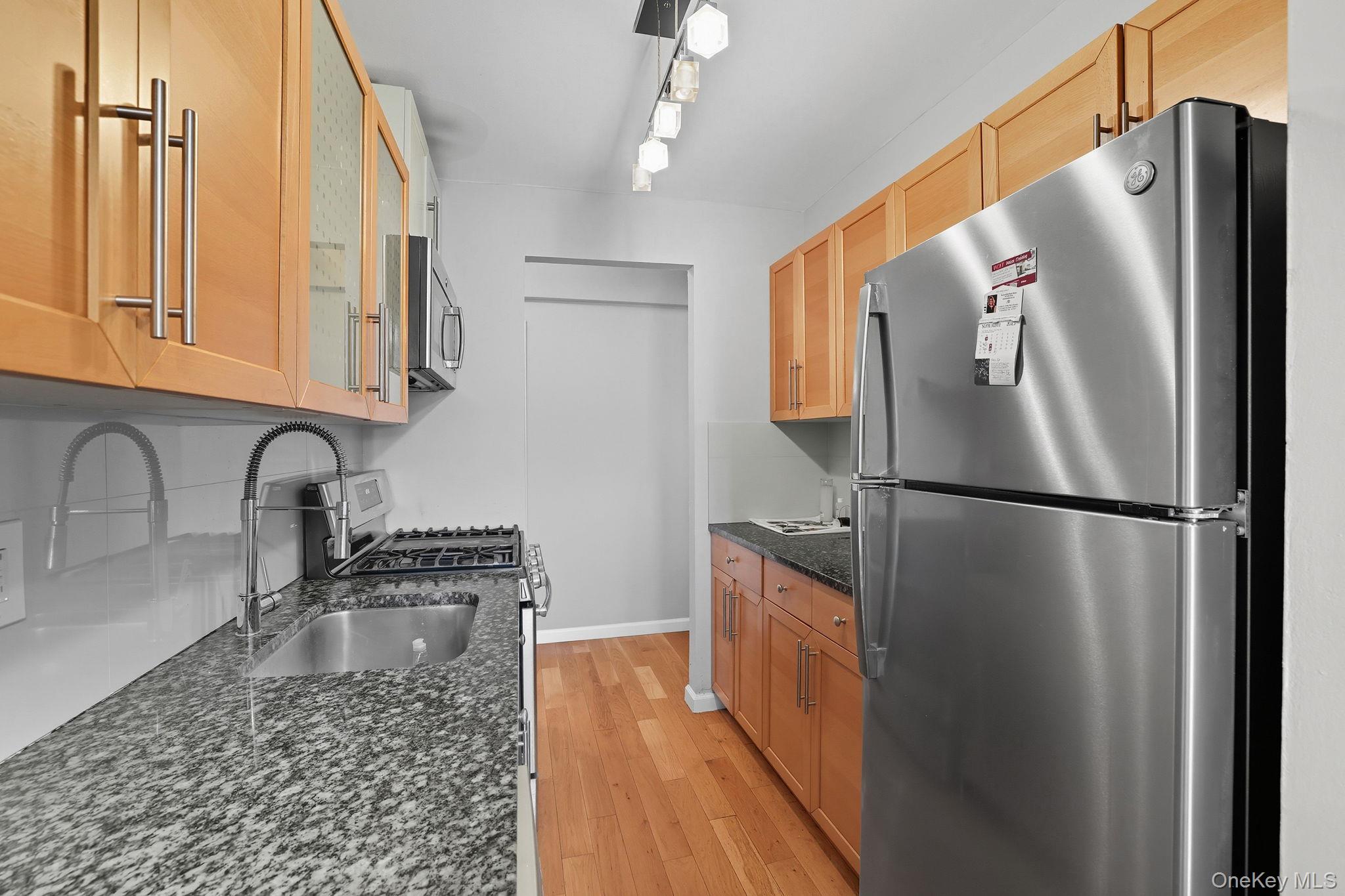 #7 photo, 377 N Broadway, Yonkers , NY 10701