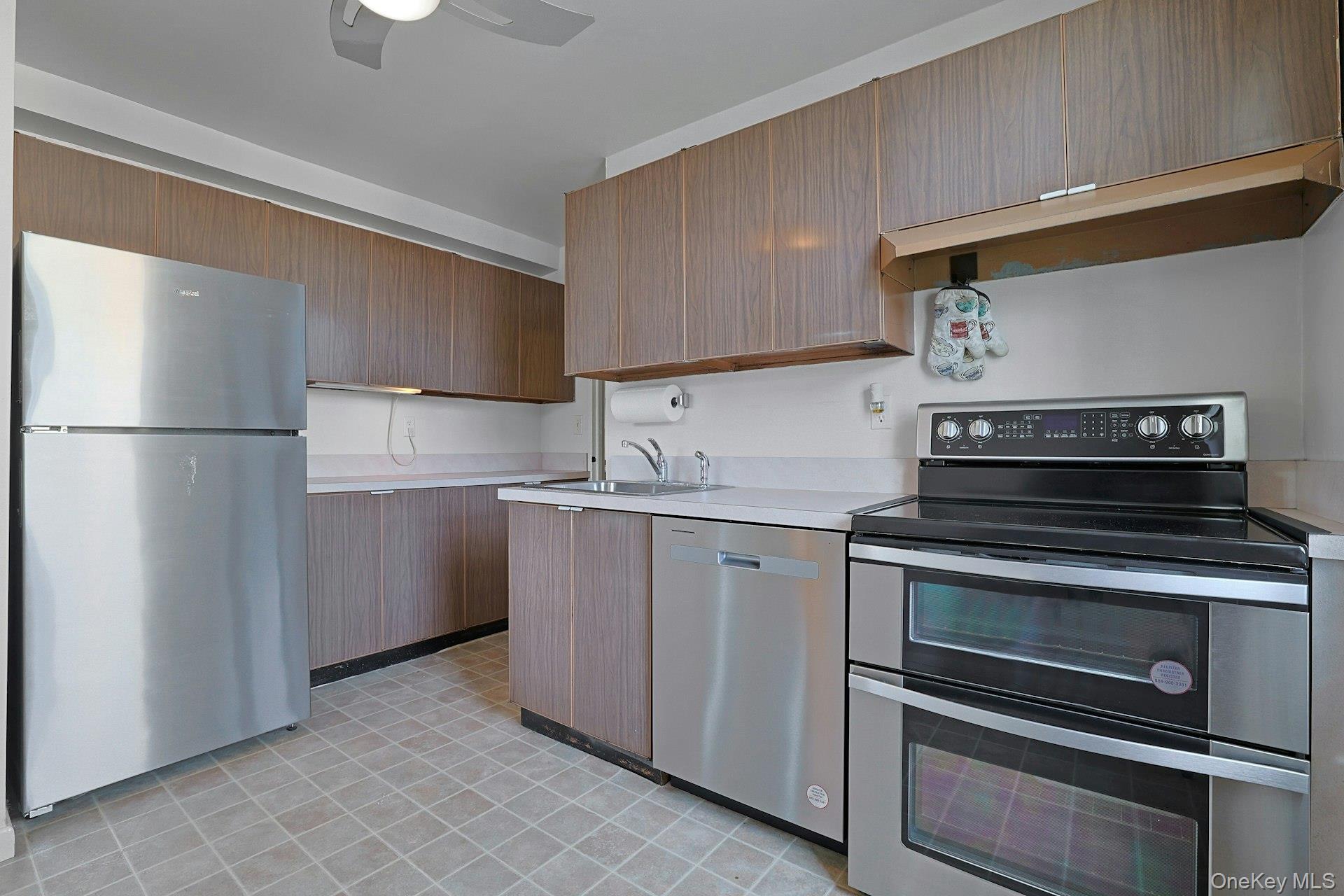 #12 photo, 12 Old Mamaroneck Road, White Plains , NY 10605