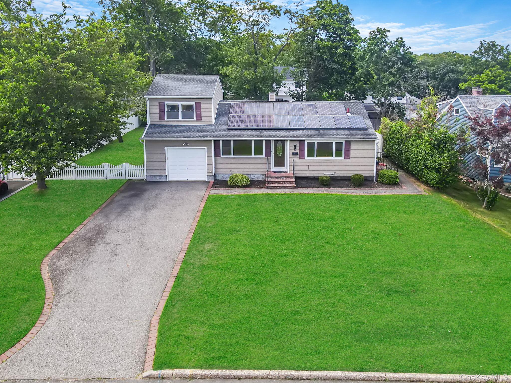 #1 photo, 5 Hileen Drive, 东长岛 Kings Park , NY 11754