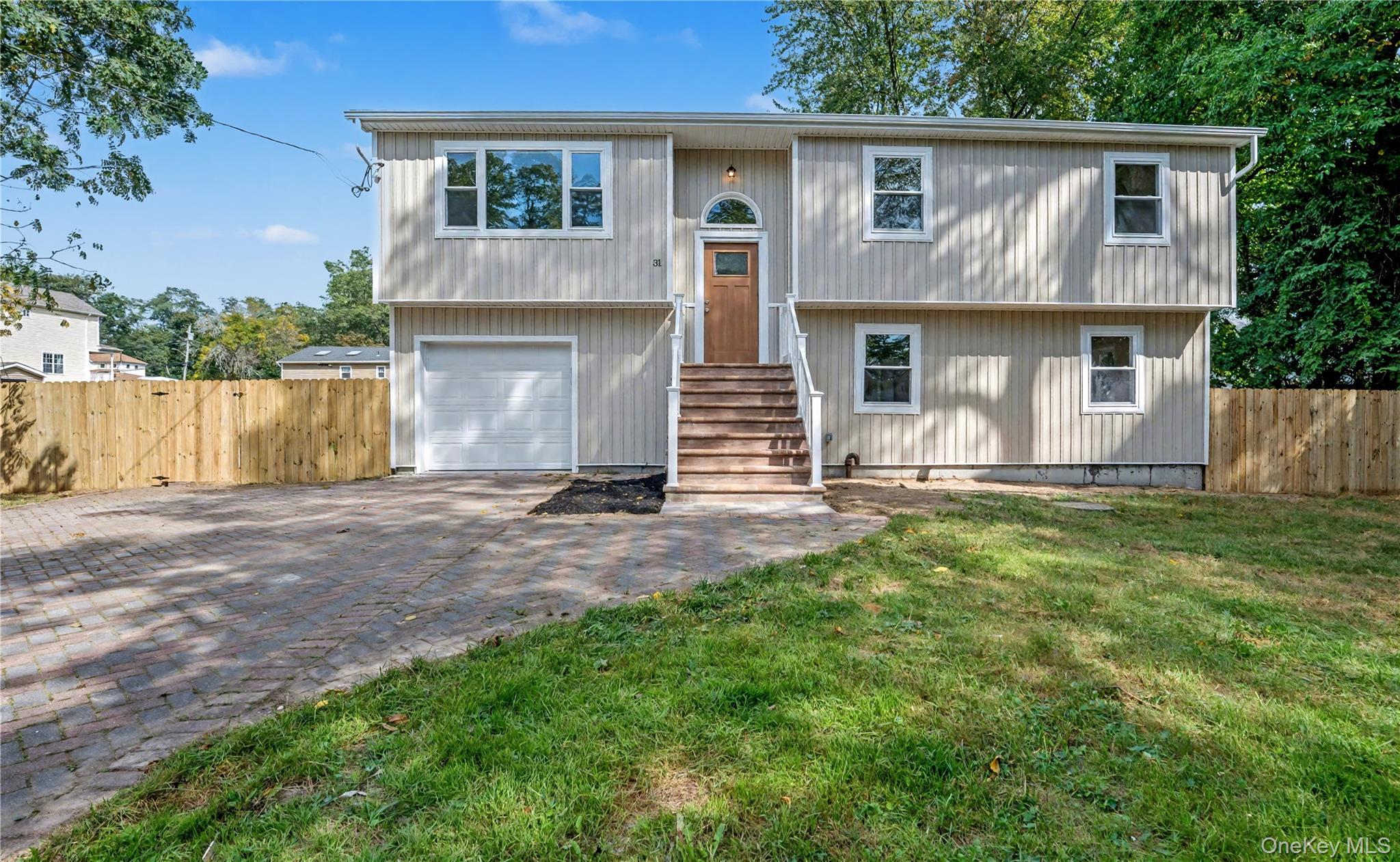 #1 photo, 31 Perry Lane, सफ़ोक काउंटी Wheatley Heights , NY 11798