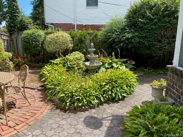 #2 photo, 84 Surrey Lane, Hempstead , NY 11550