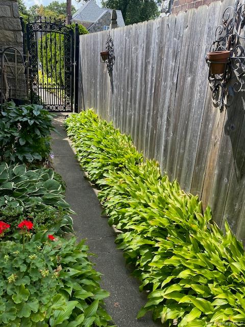 #4 photo, 84 Surrey Lane, Hempstead , NY 11550