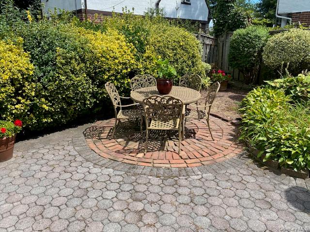 #6 photo, 84 Surrey Lane, Hempstead , NY 11550