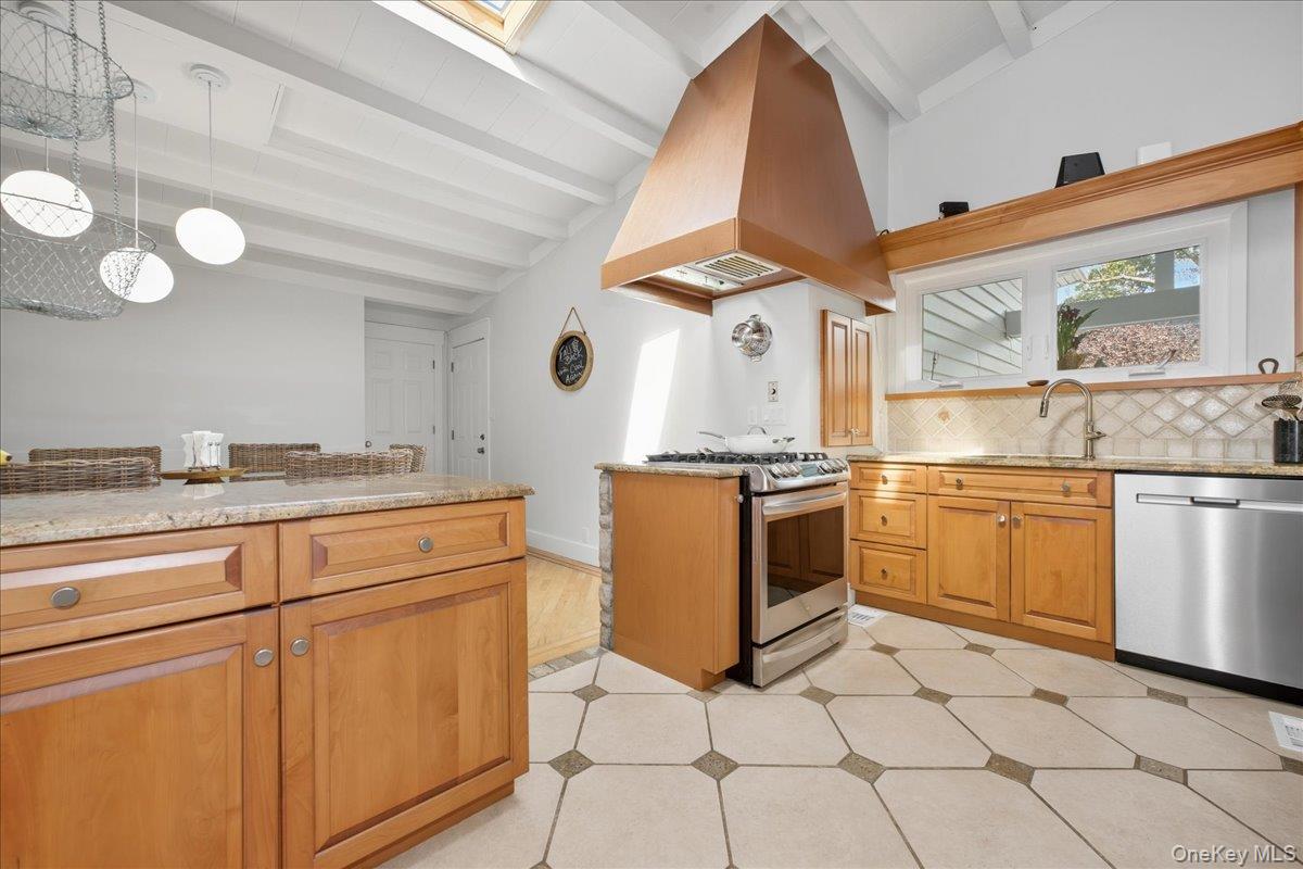 #14 photo, 92 Suffolk Road, Massapequa , NY 11758