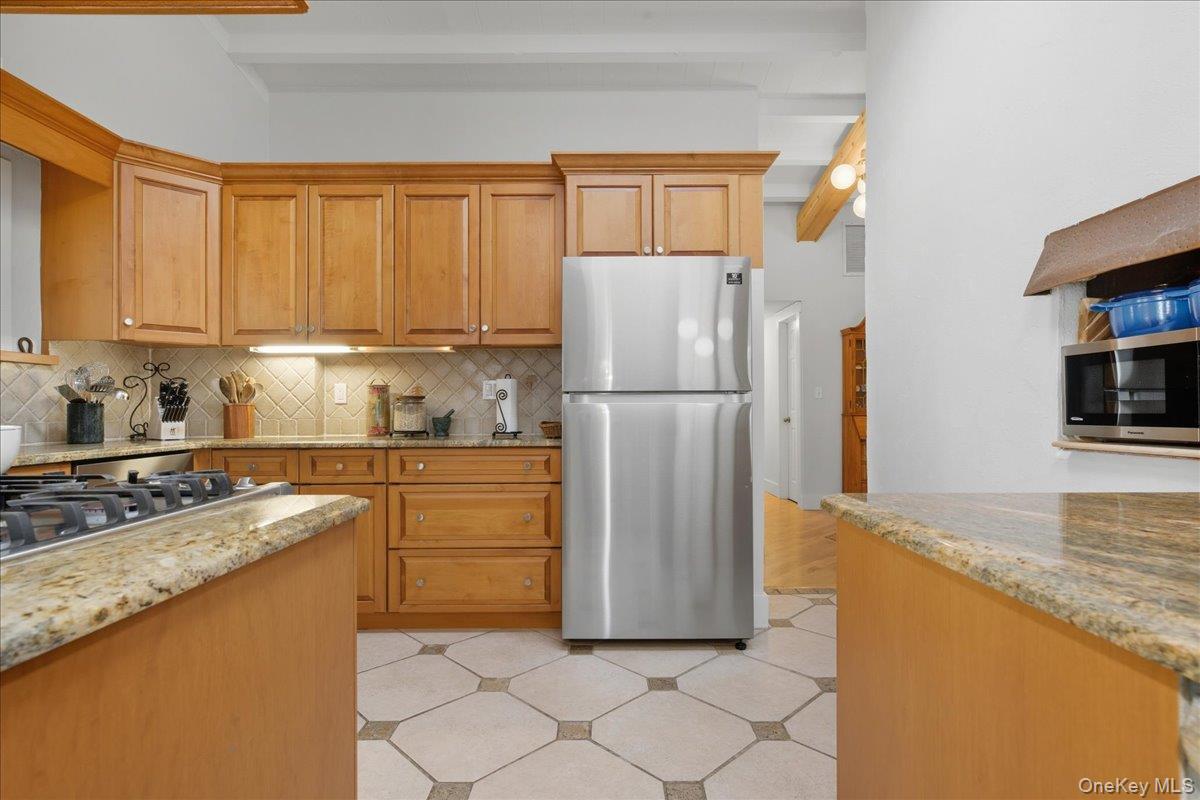 #15 photo, 92 Suffolk Road, Massapequa , NY 11758