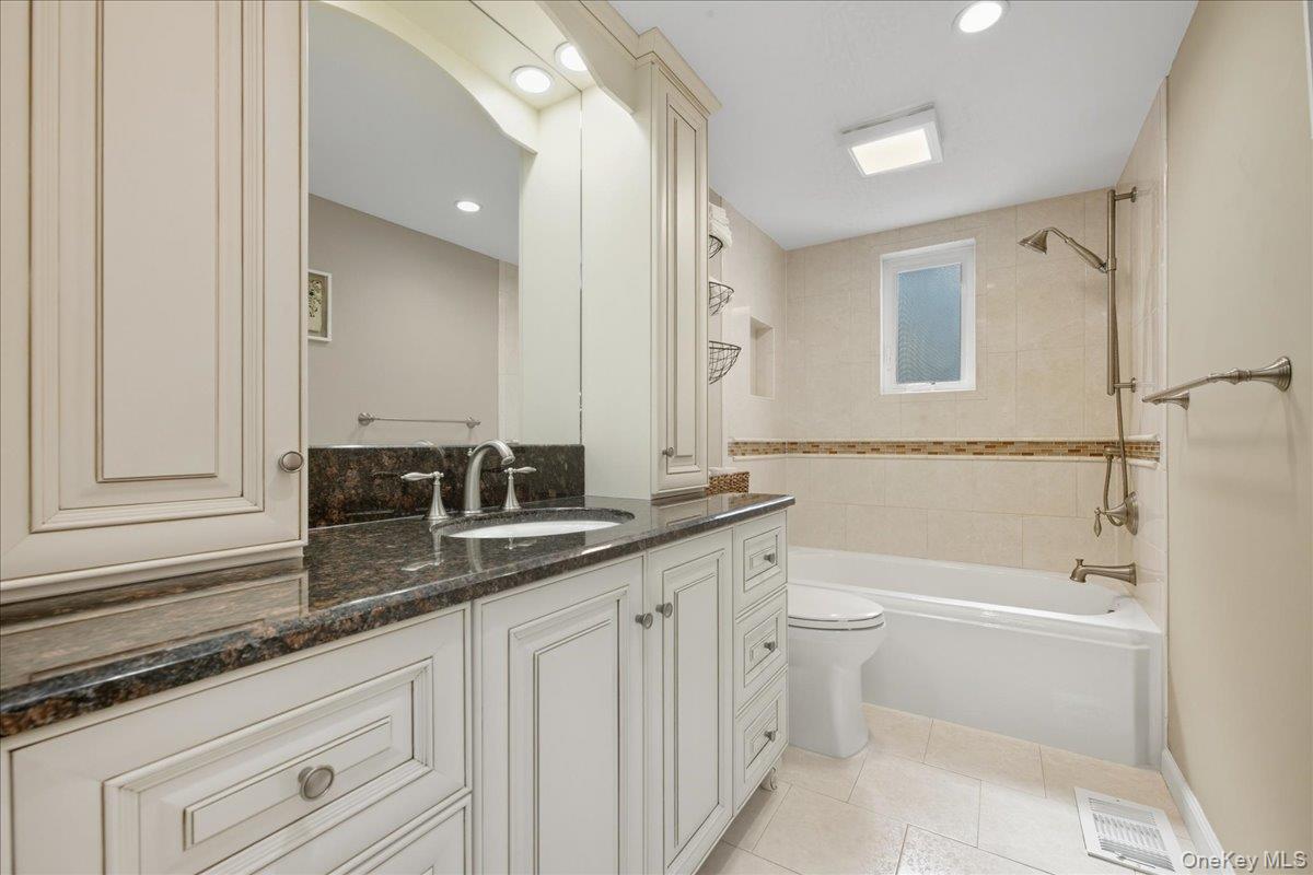 #17 photo, 92 Suffolk Road, Massapequa , NY 11758