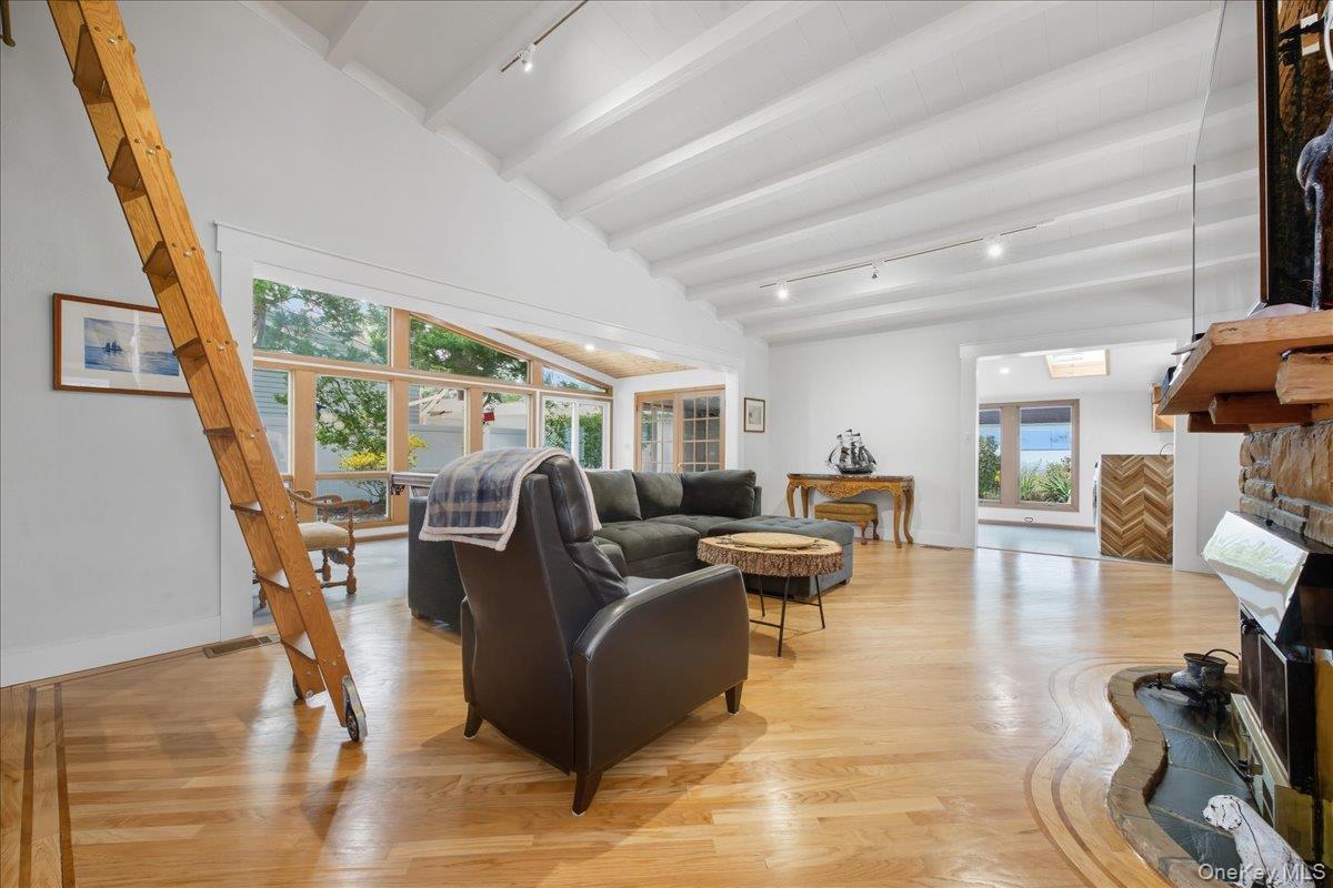 #7 photo, 92 Suffolk Road, Massapequa , NY 11758