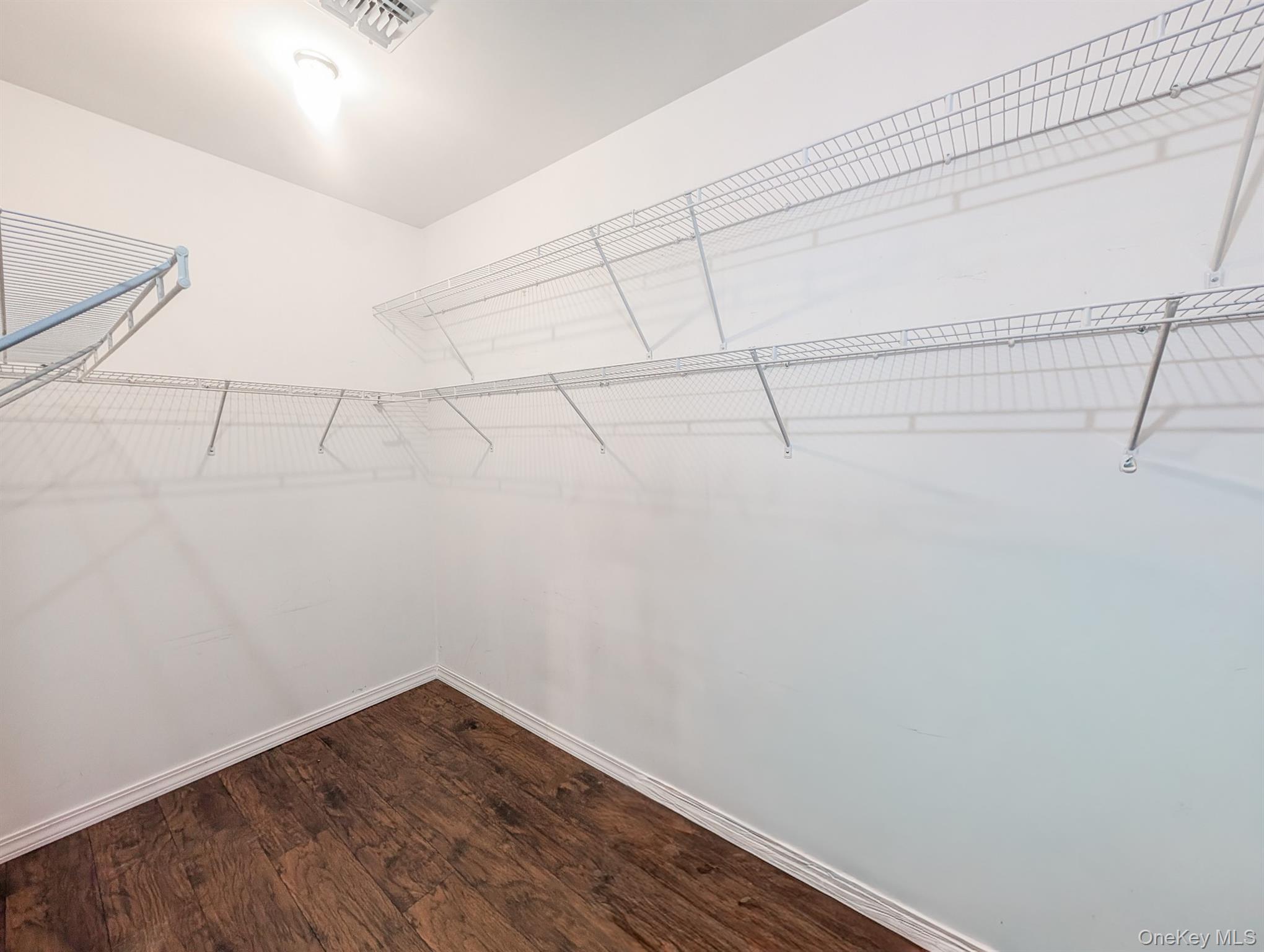 #13 photo, 11 Black Pine Street, サフォーク郡 Calverton , NY 11933