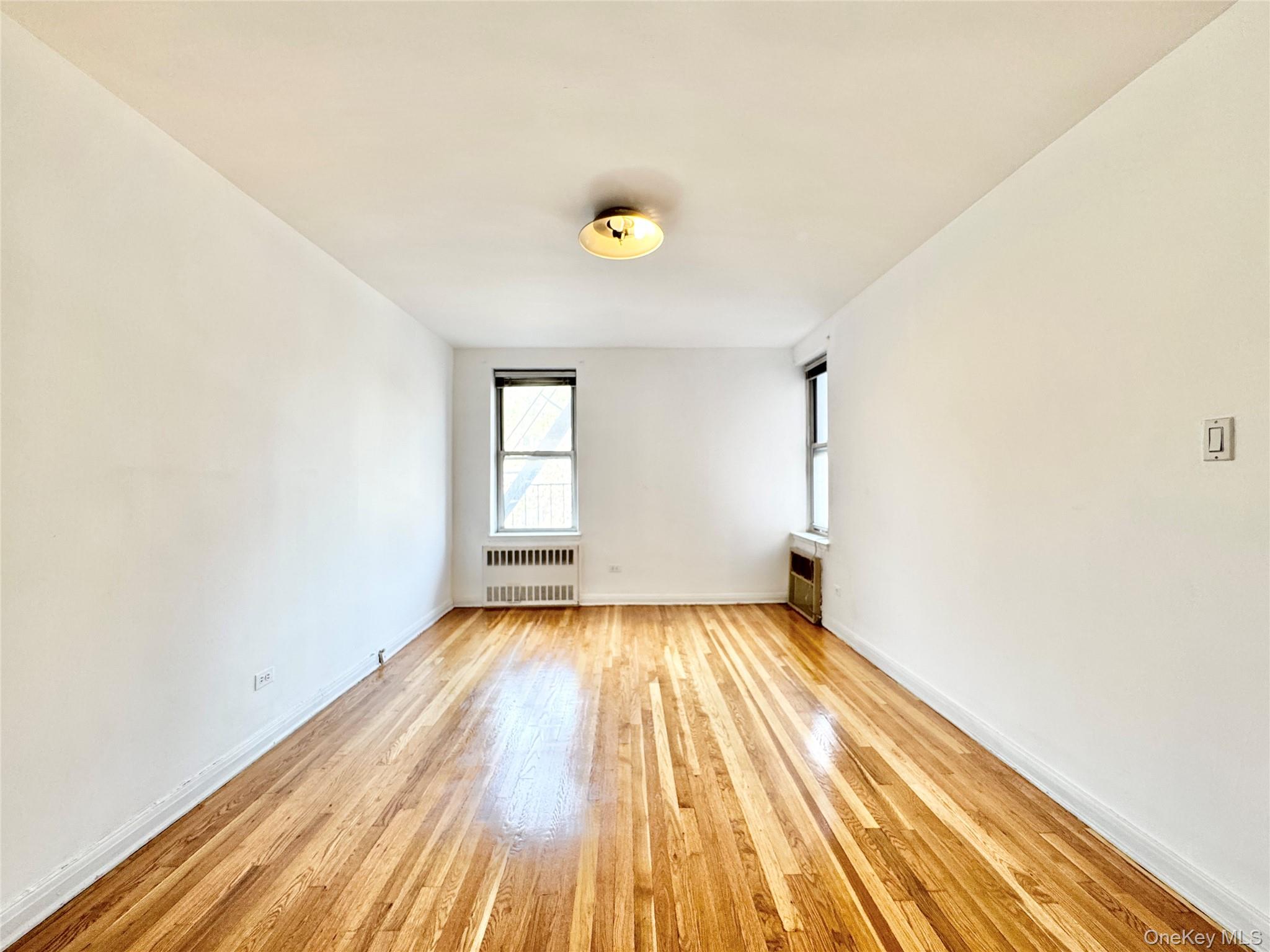 #6 photo, 8337 Saint James Avenue, クイーンズ区 Elmhurst , NY 11373