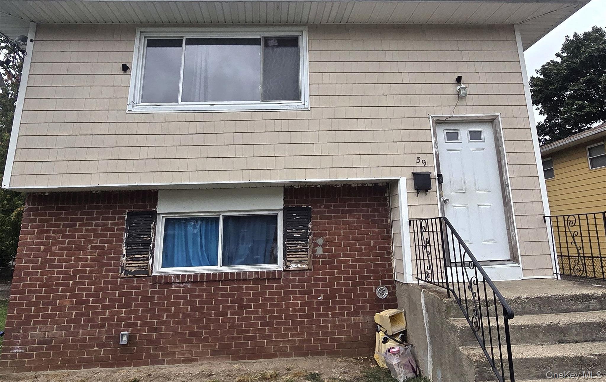 #1 photo, 39 4th Avenue, Westbury , NY 11590