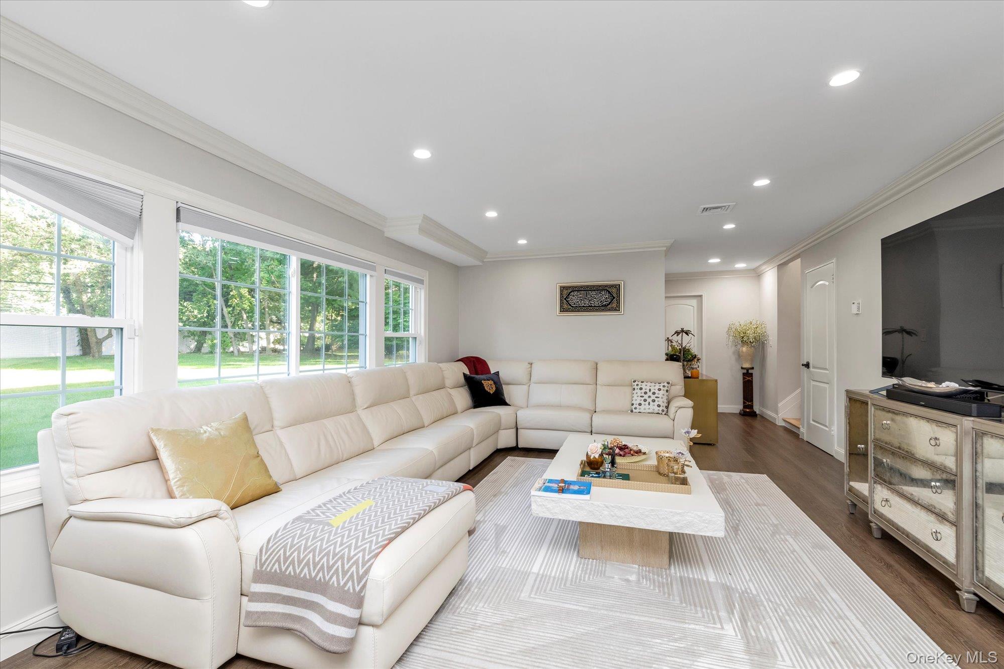 #11 photo, 47 Pinewood Road, ナッソー郡 Roslyn , NY 11576