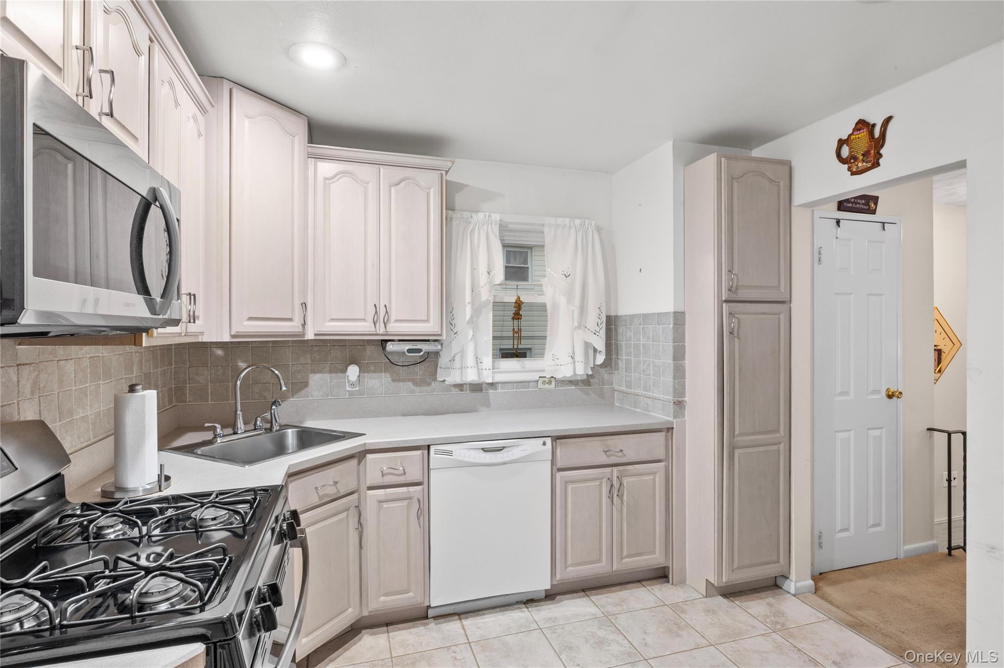 #11 photo, 138 Carnegie Avenue, Elmont , NY 11003