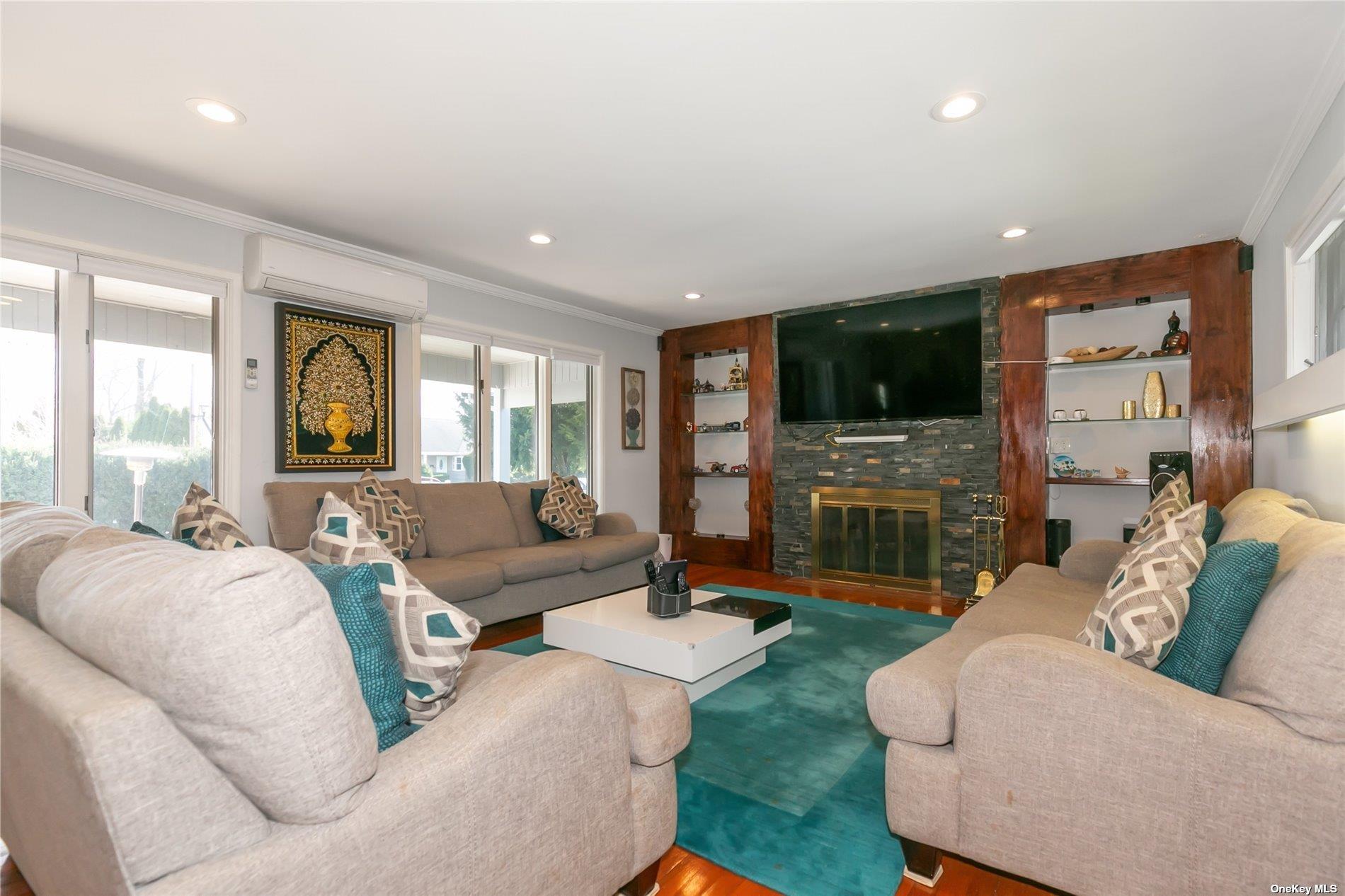 #11 photo, 523 Cambridge Avenue, Westbury , NY 11590