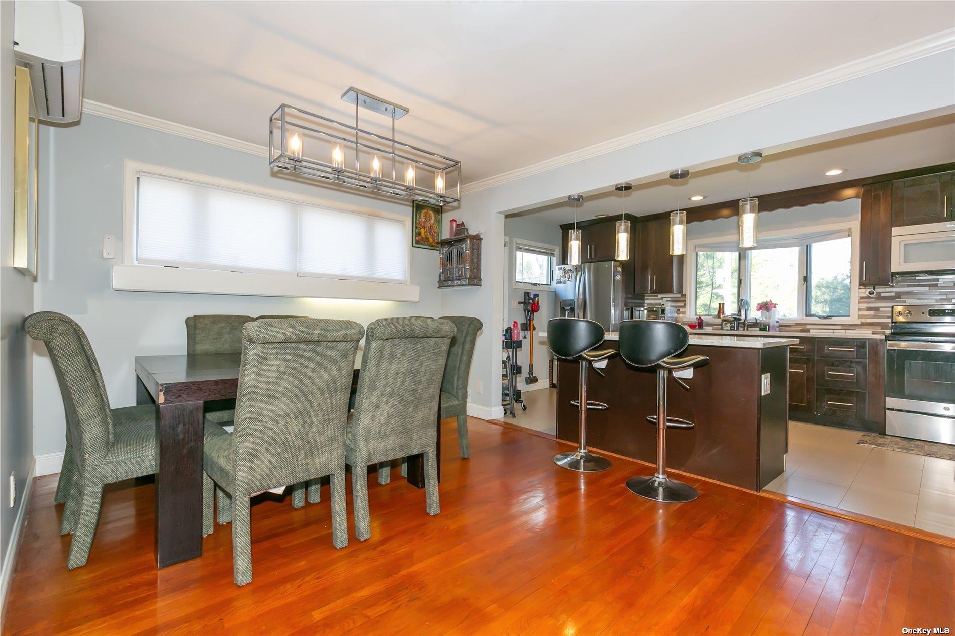 #14 photo, 523 Cambridge Avenue, Westbury , NY 11590