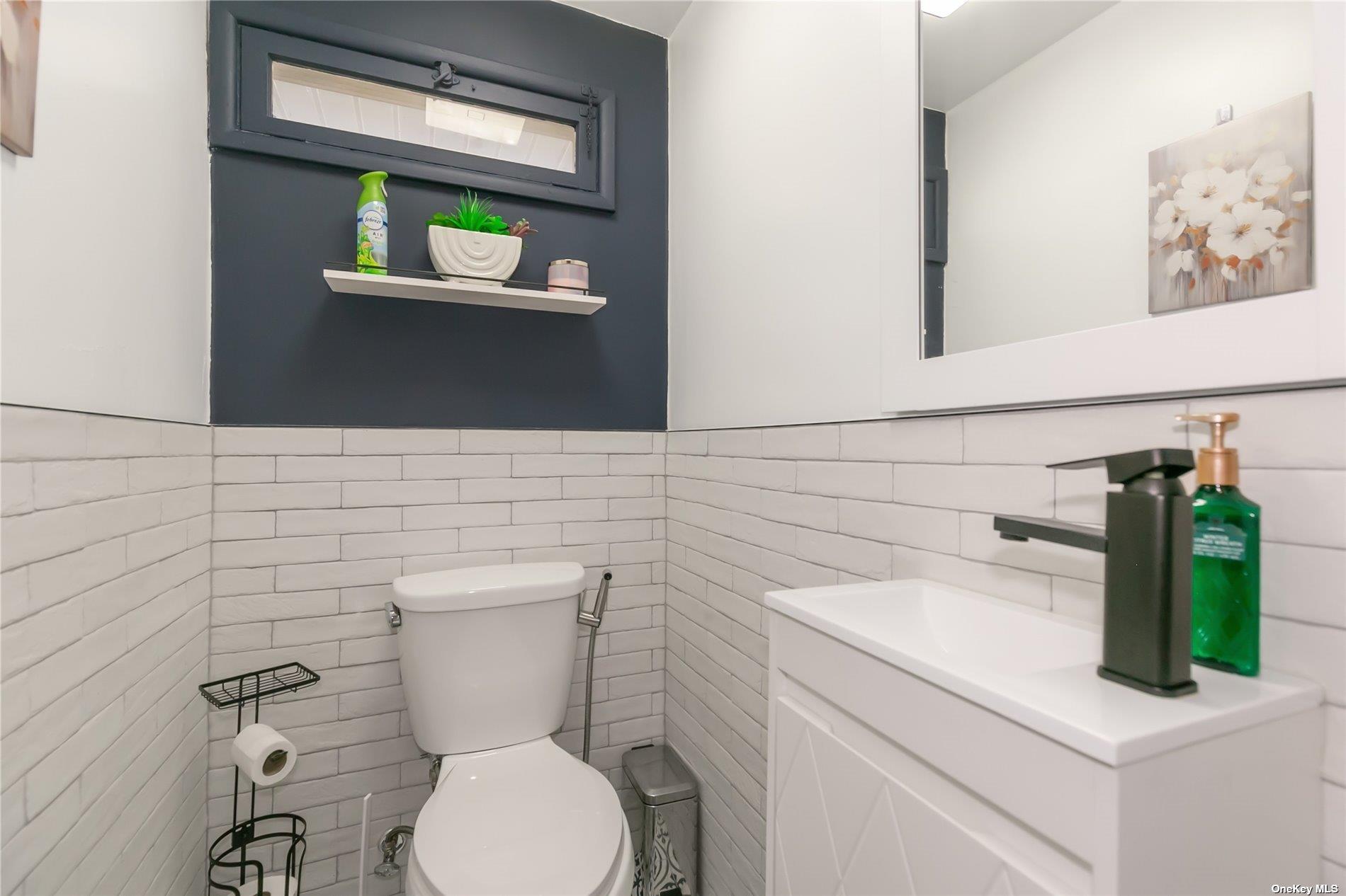 #15 photo, 523 Cambridge Avenue, Westbury , NY 11590