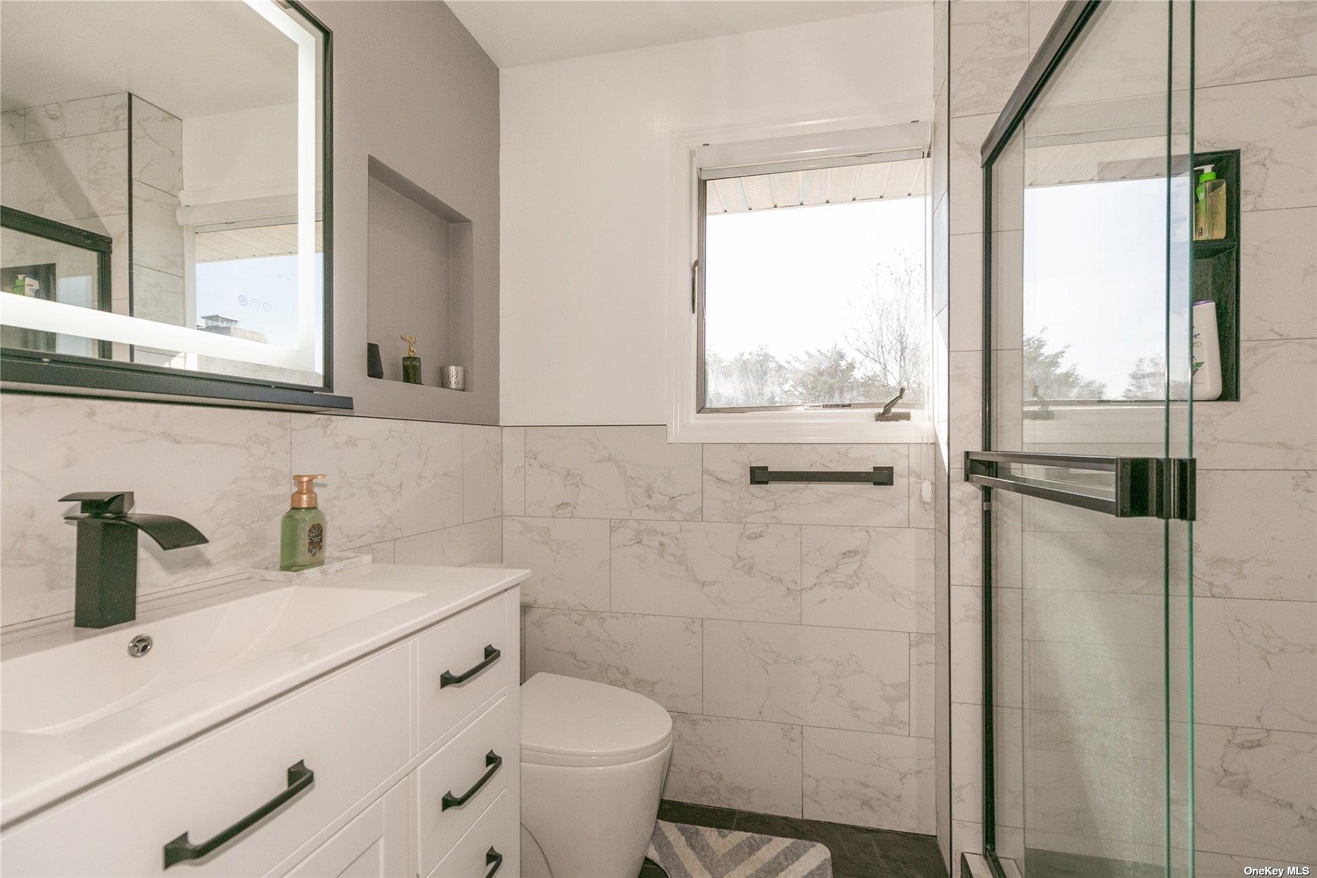 #19 photo, 523 Cambridge Avenue, Westbury , NY 11590