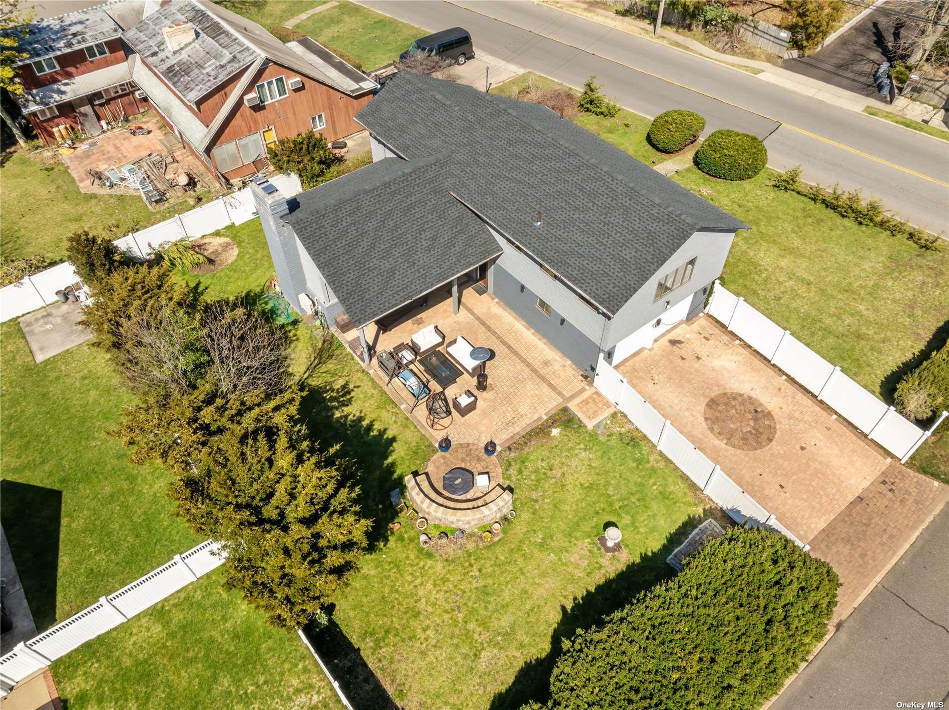 #2 photo, 523 Cambridge Avenue, Westbury , NY 11590