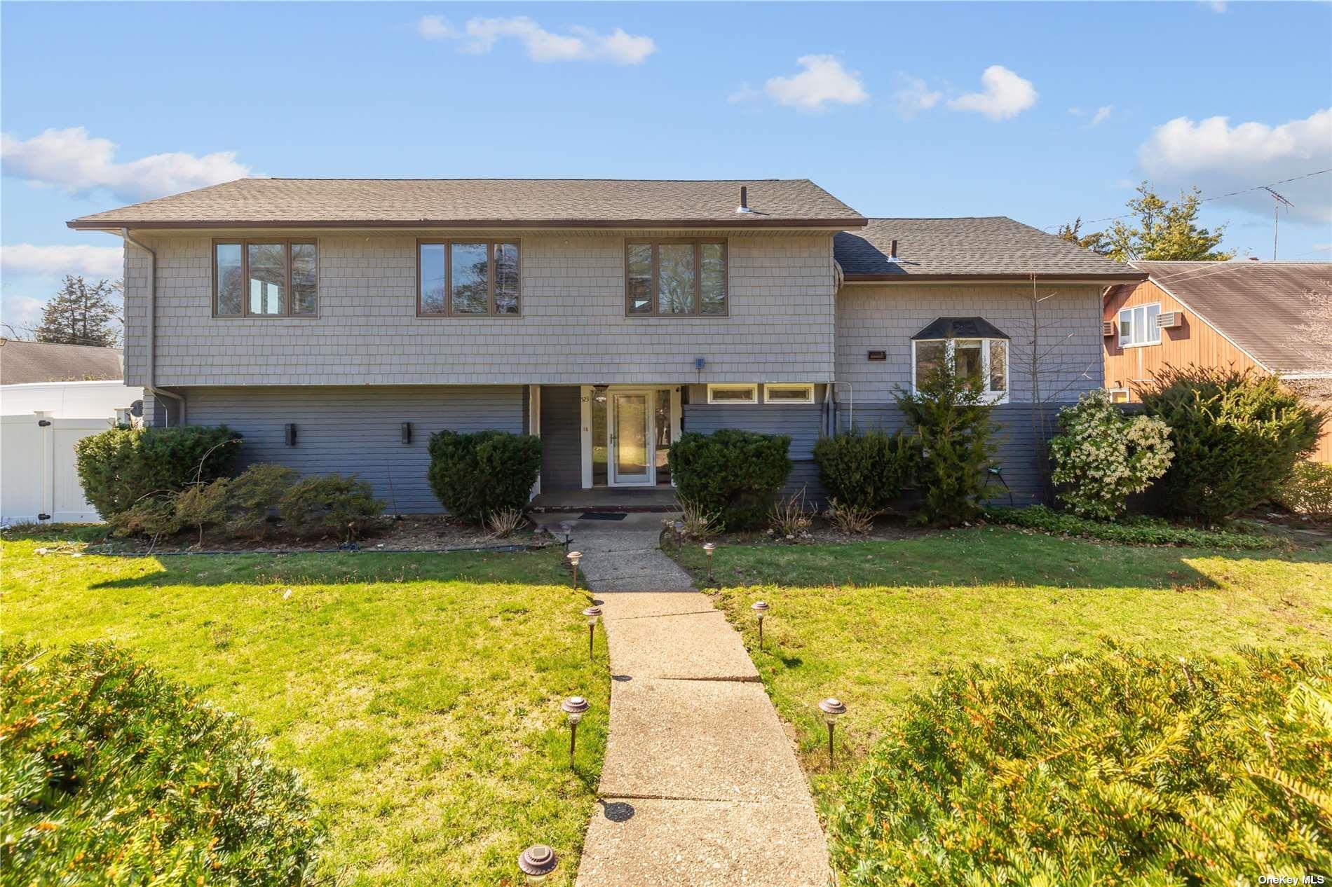 #3 photo, 523 Cambridge Avenue, Westbury , NY 11590