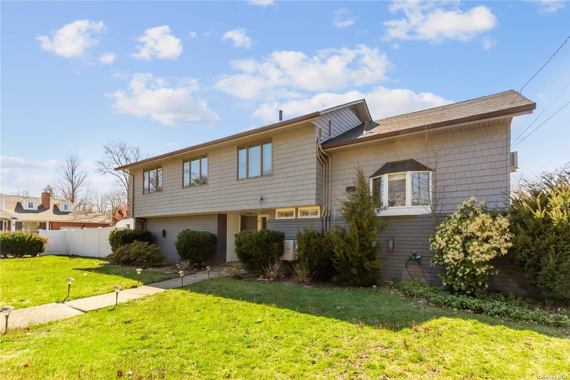 #5 photo, 523 Cambridge Avenue, Westbury , NY 11590