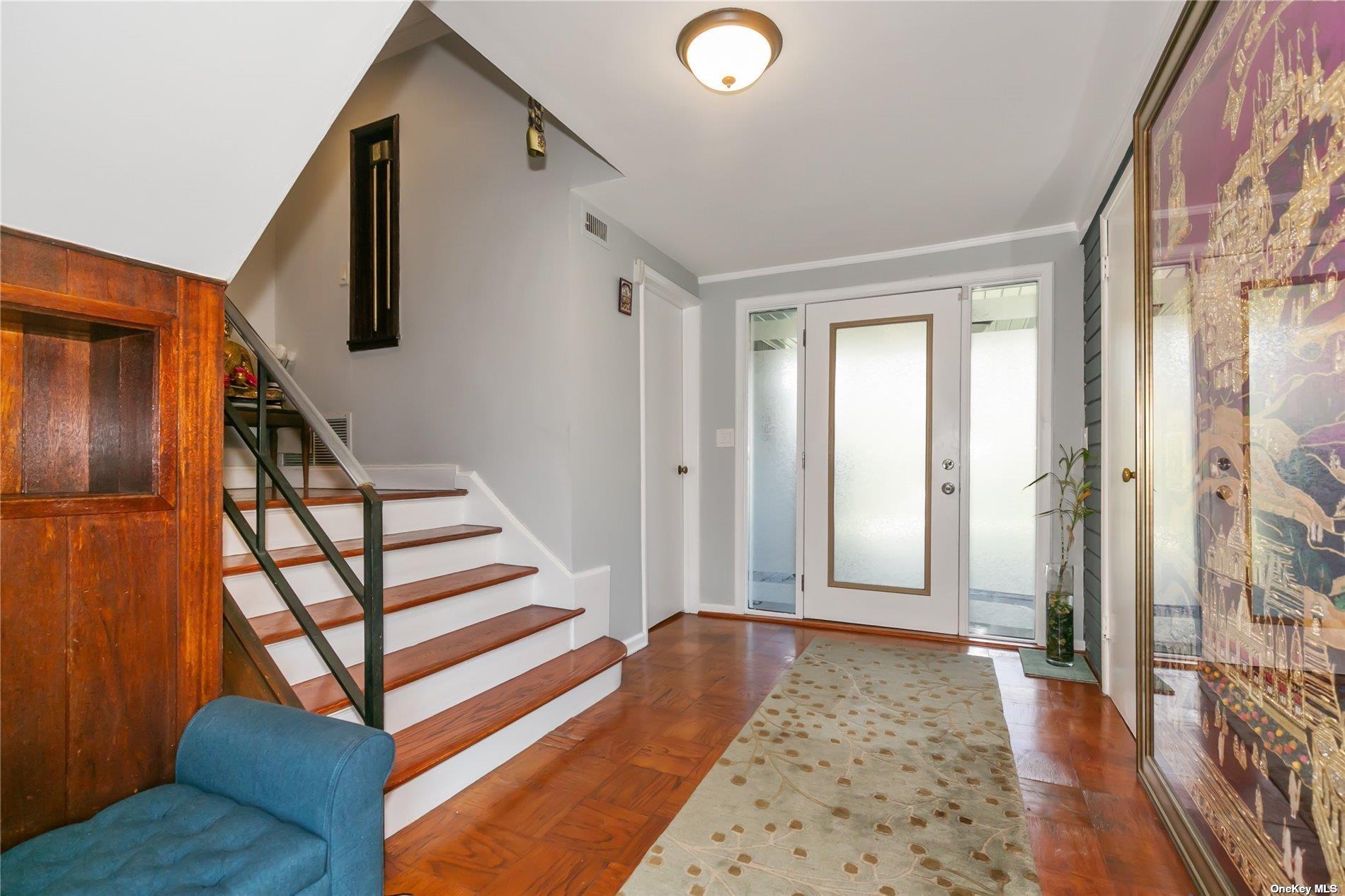 #6 photo, 523 Cambridge Avenue, Westbury , NY 11590