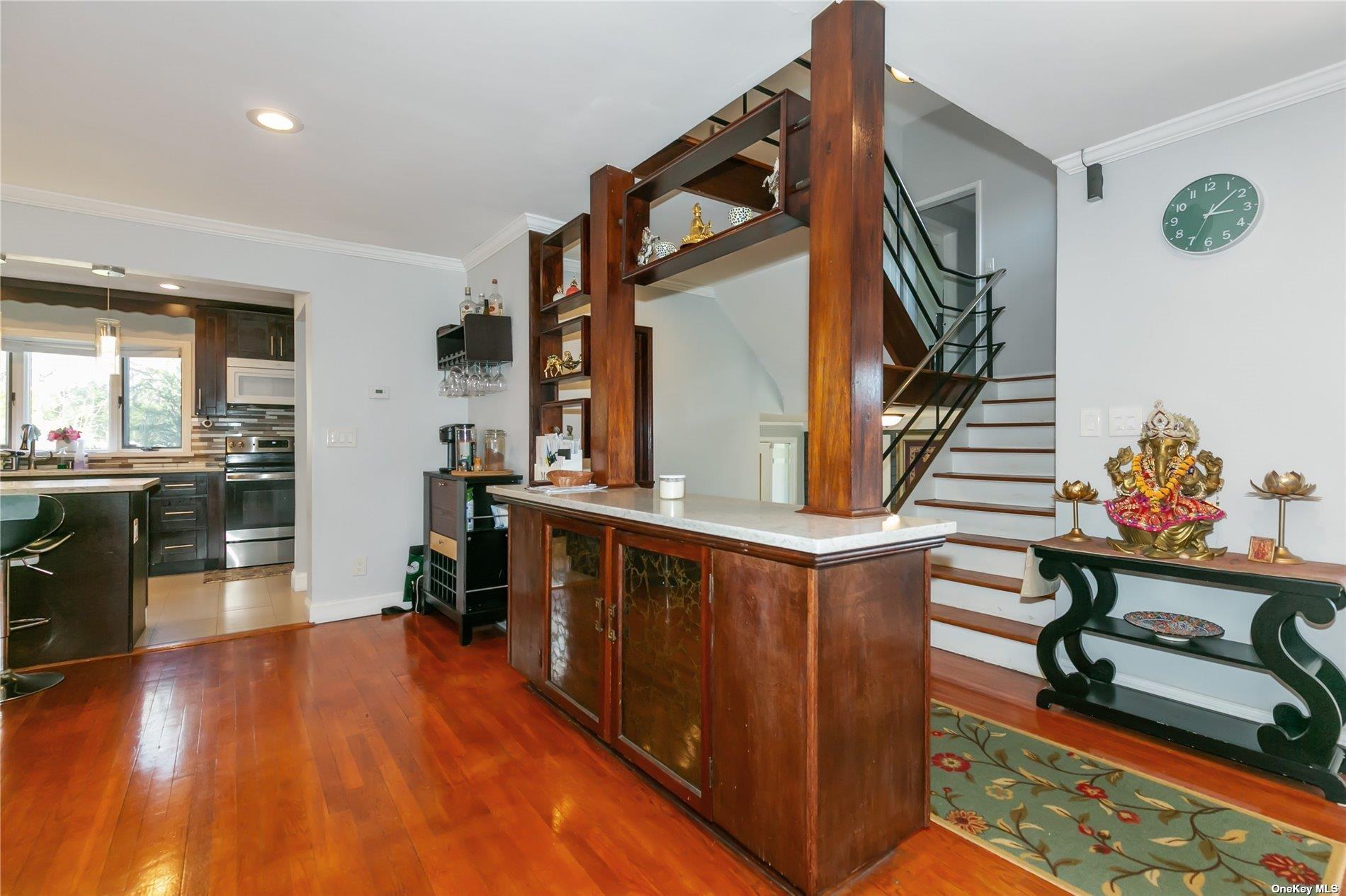 #7 photo, 523 Cambridge Avenue, Westbury , NY 11590