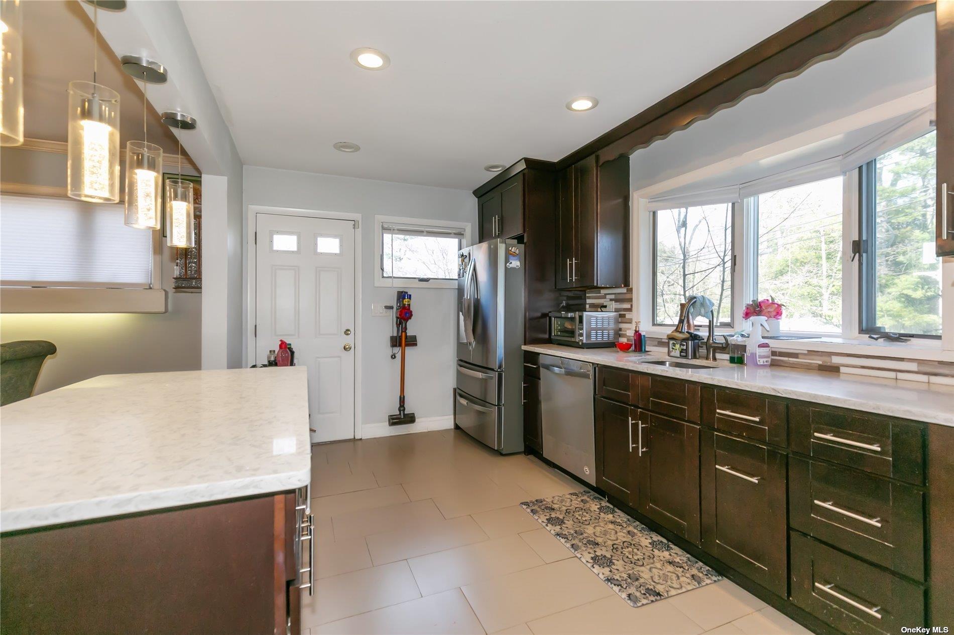 #8 photo, 523 Cambridge Avenue, Westbury , NY 11590