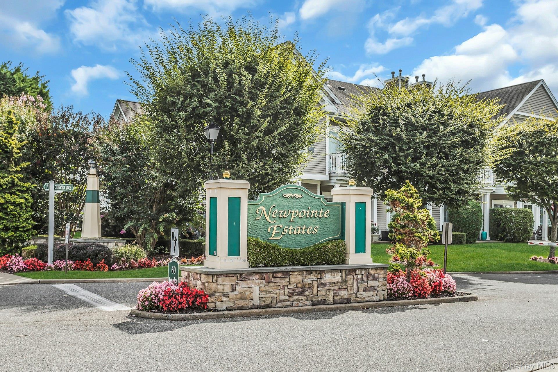 #1 photo, 108 Joseph Court, सफ़ोक काउंटी Amityville , NY 11701