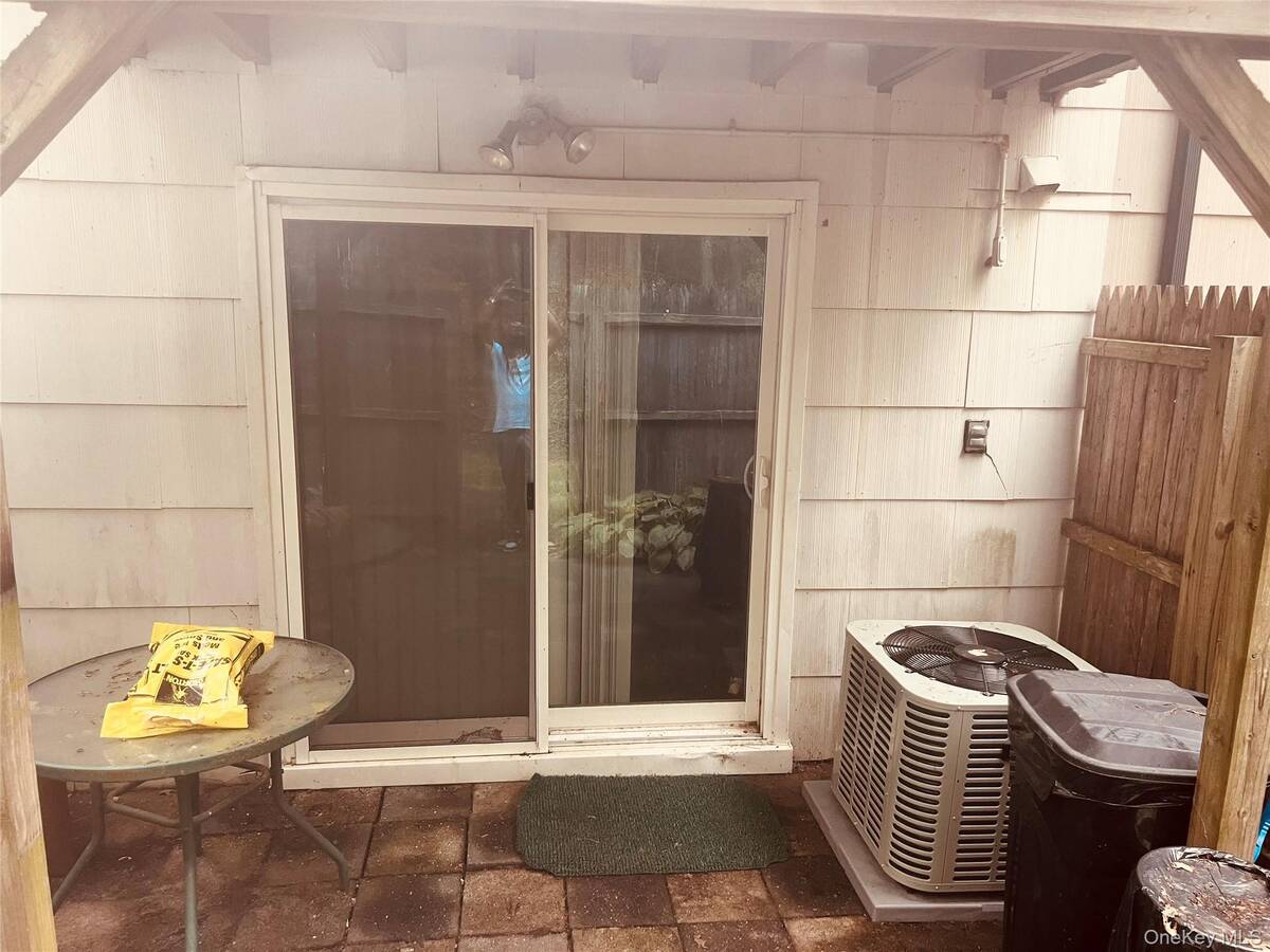 #1 photo, 24 Wooded Way, サフォーク郡 Calverton , NY 11933