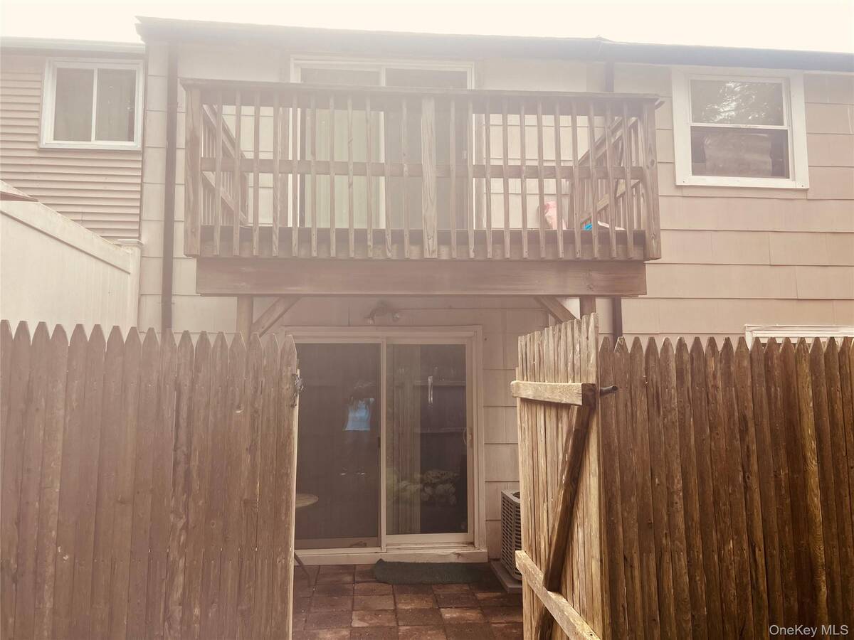 #2 photo, 24 Wooded Way, サフォーク郡 Calverton , NY 11933