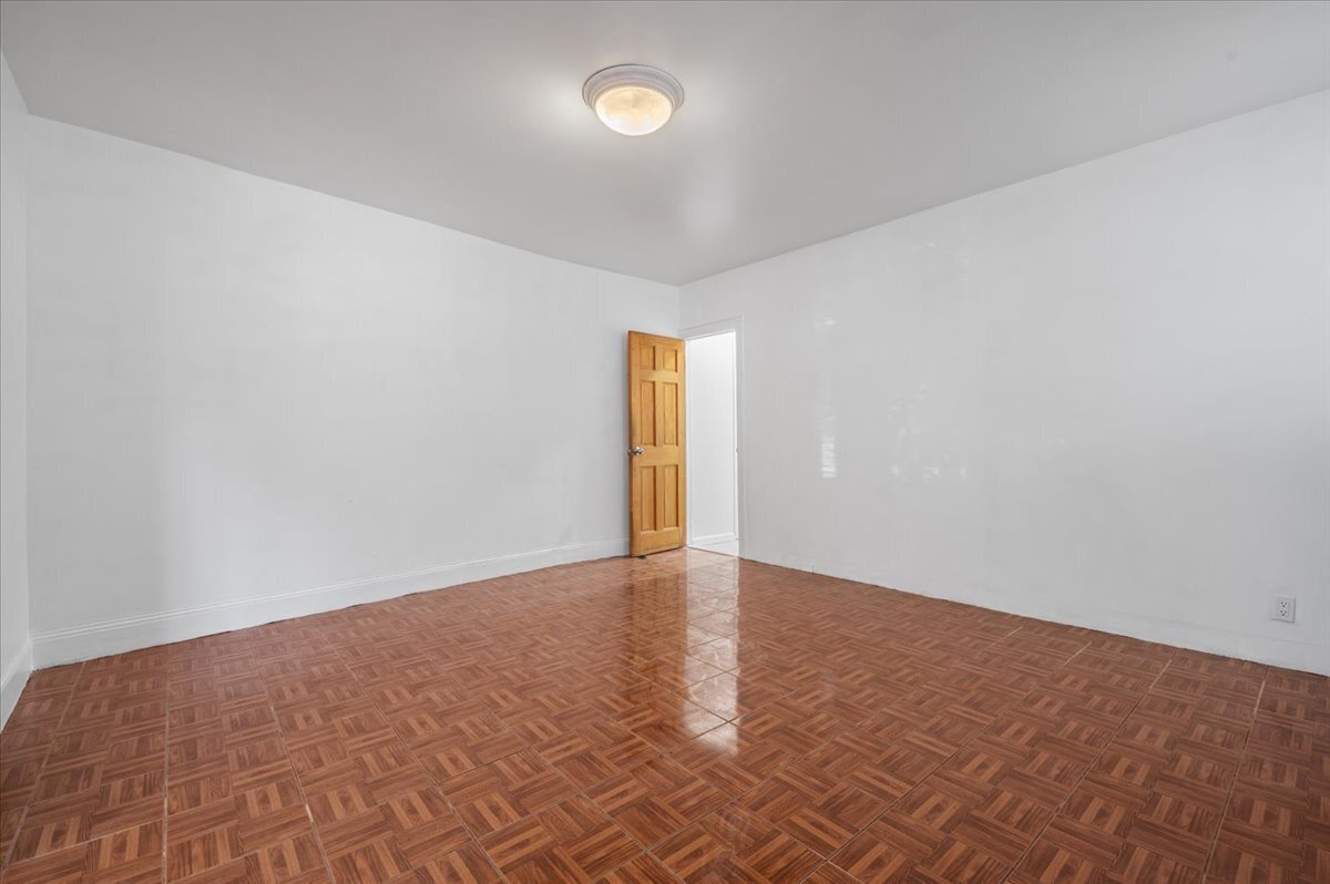 #11 photo, 147-44 84th Drive, Briarwood , NY 11435