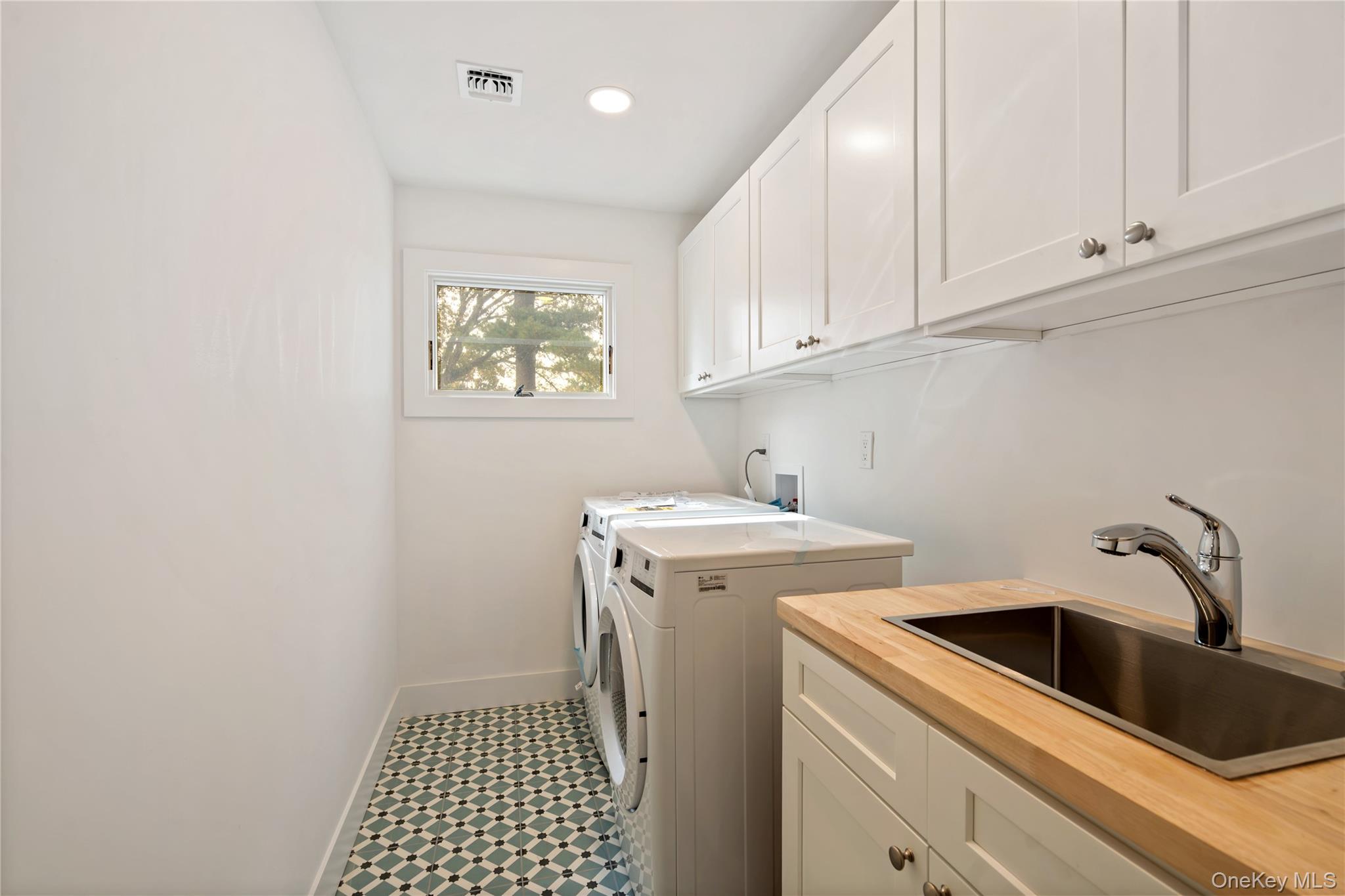 #18 photo, 10 Beth Lane, Plainview , NY 11803