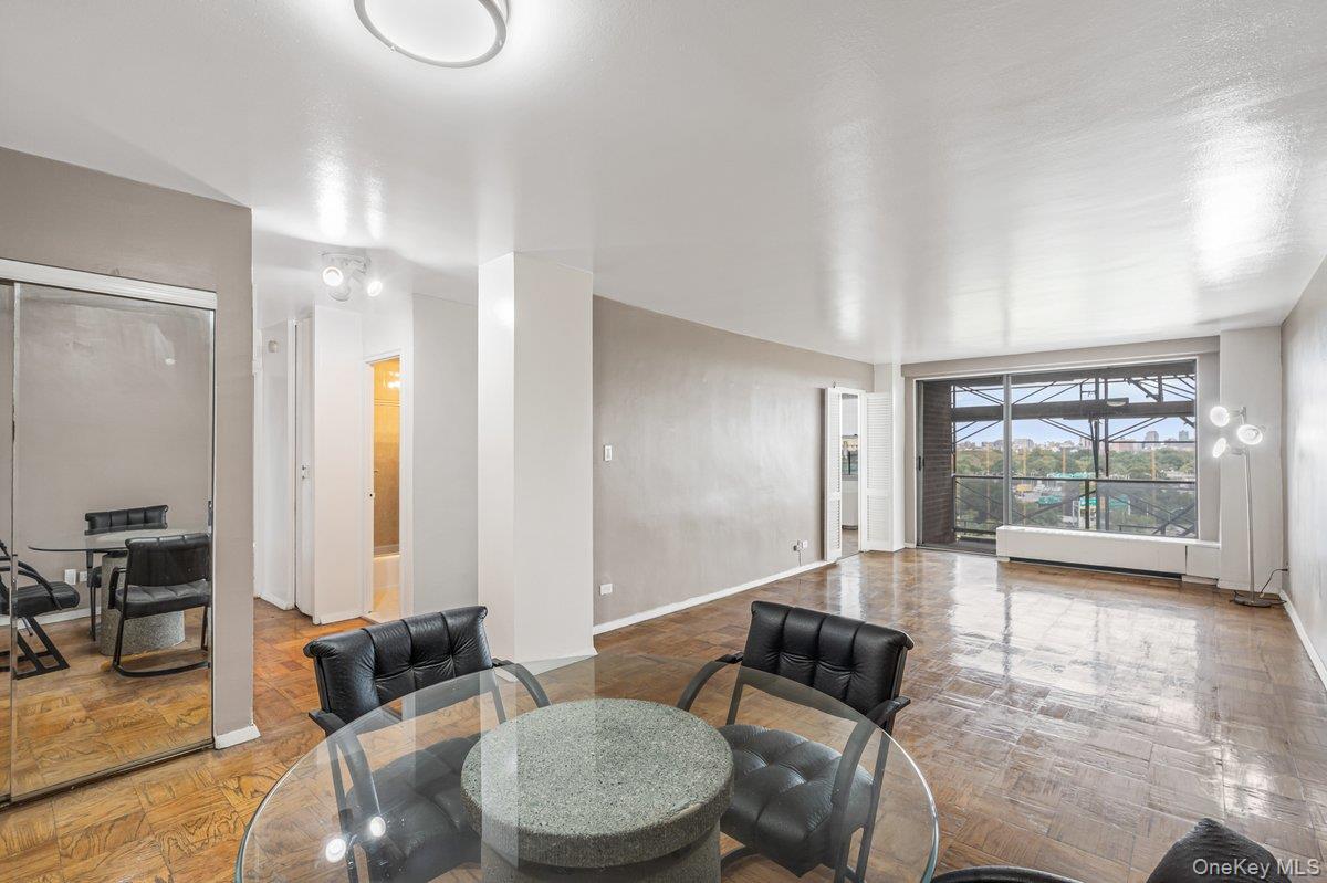 #3 photo, 61-20 Grand Central Parkway, クイーンズ区 Forest Hills , NY 11375