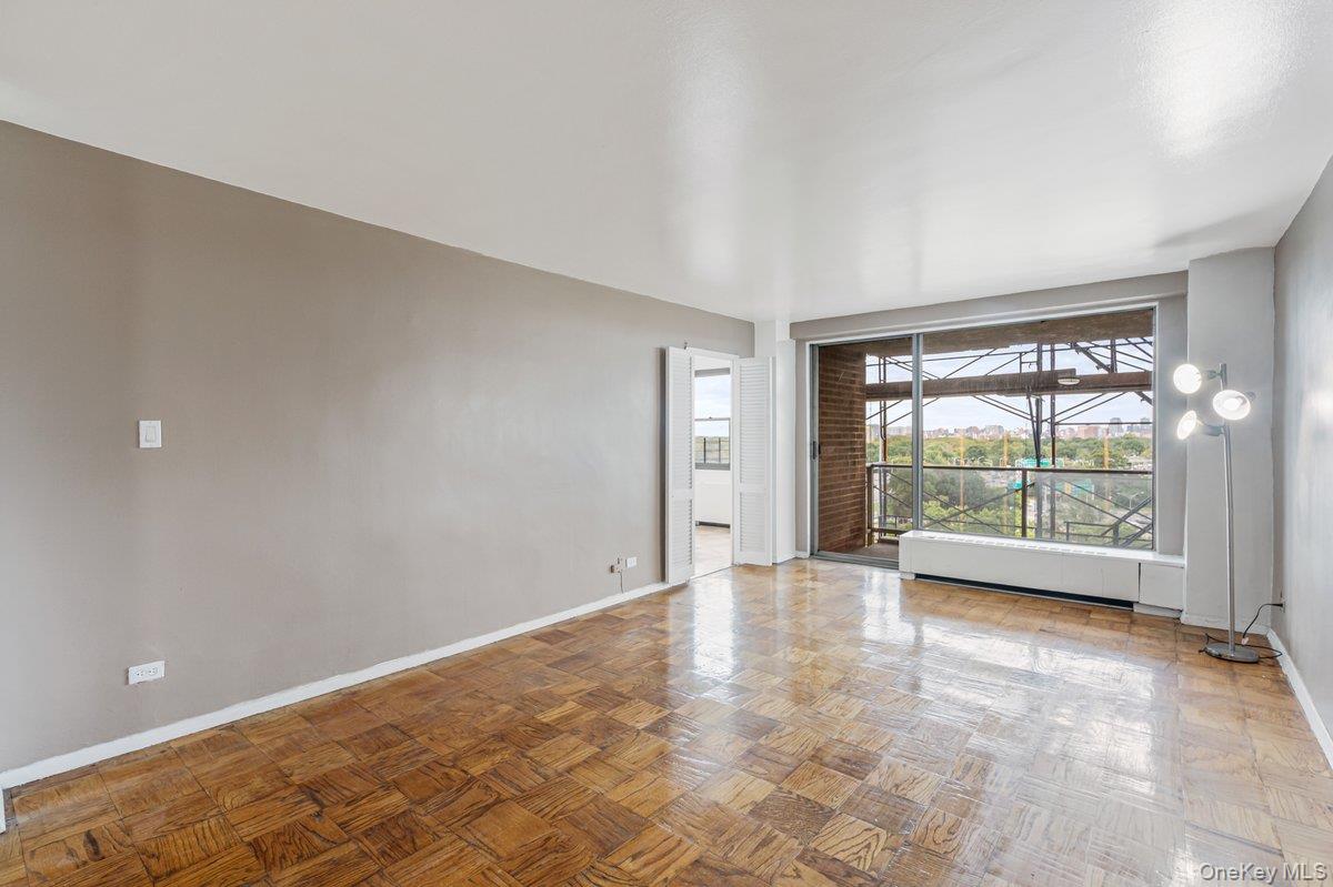 #6 photo, 61-20 Grand Central Parkway, クイーンズ区 Forest Hills , NY 11375