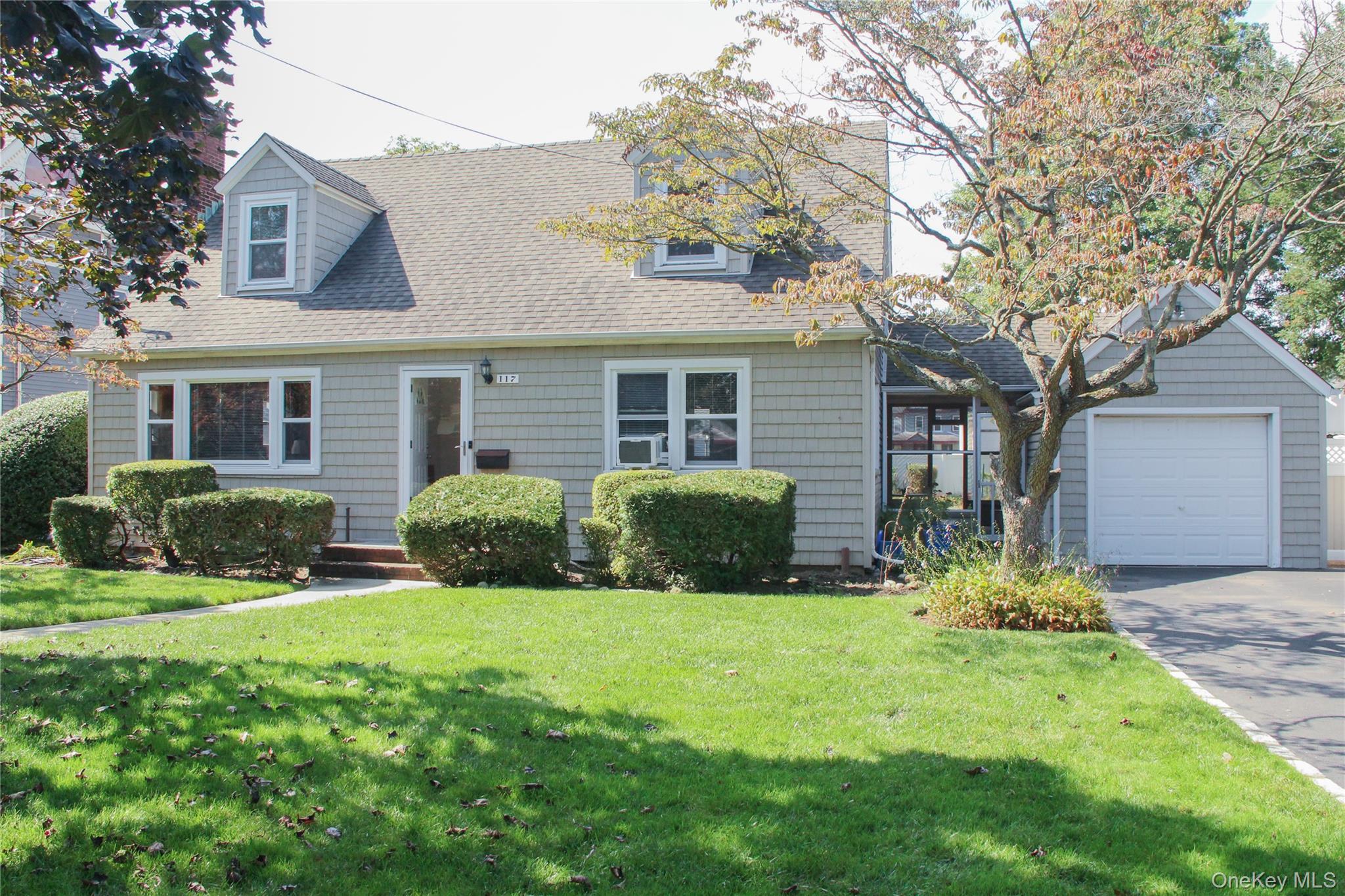 #1 photo, 117 N Grove Street, नासाउ काउंटी Freeport , NY 11520