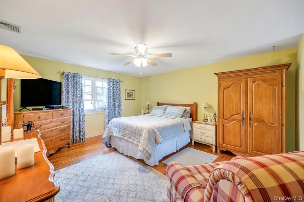 #19 photo, 375 Ocean Avenue, Islip , NY 11751