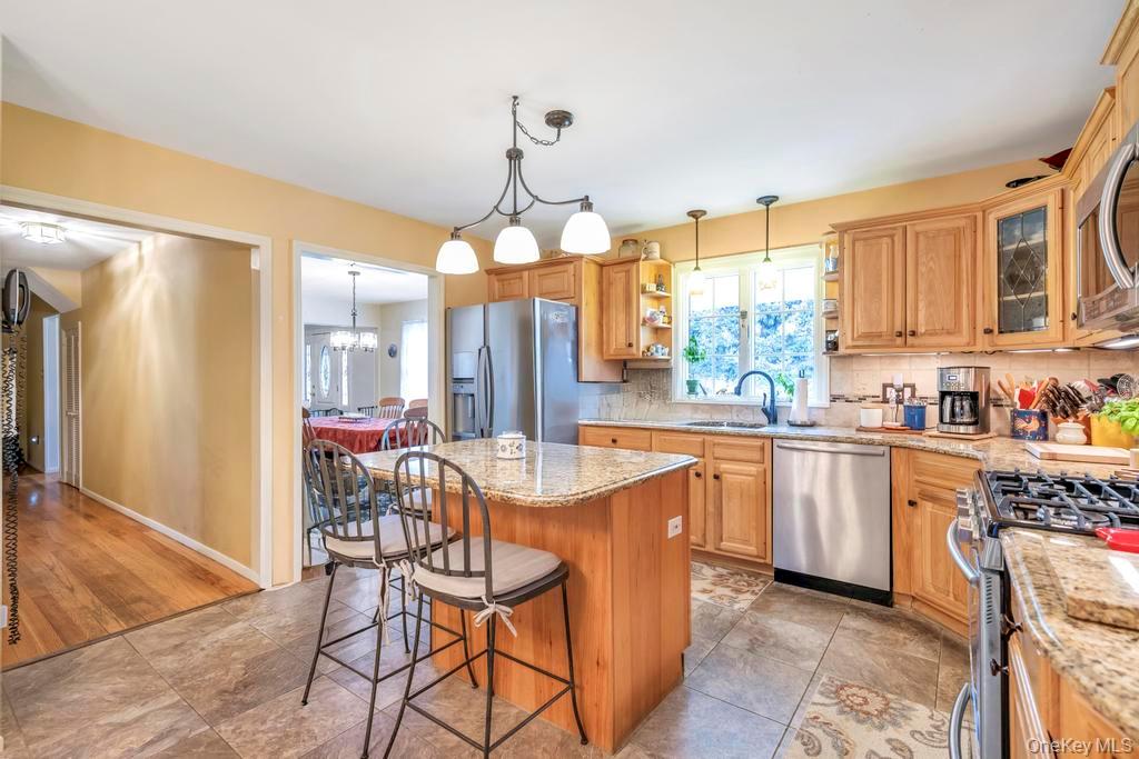 #2 photo, 375 Ocean Avenue, Islip , NY 11751