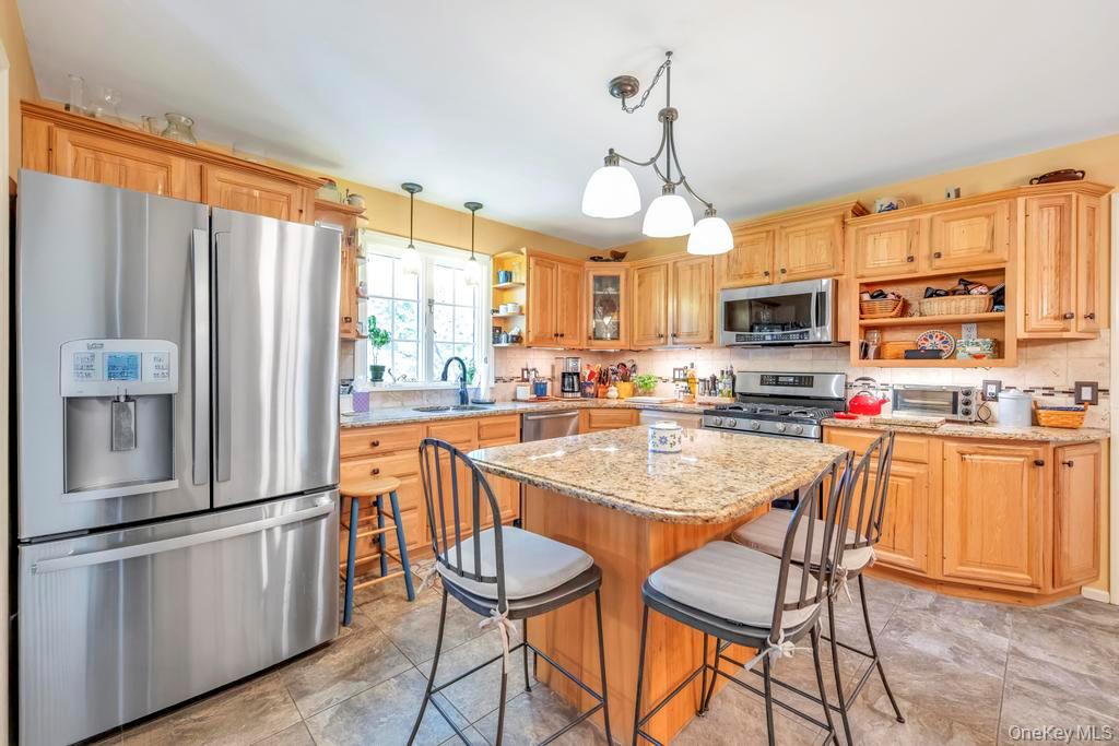 #3 photo, 375 Ocean Avenue, Islip , NY 11751