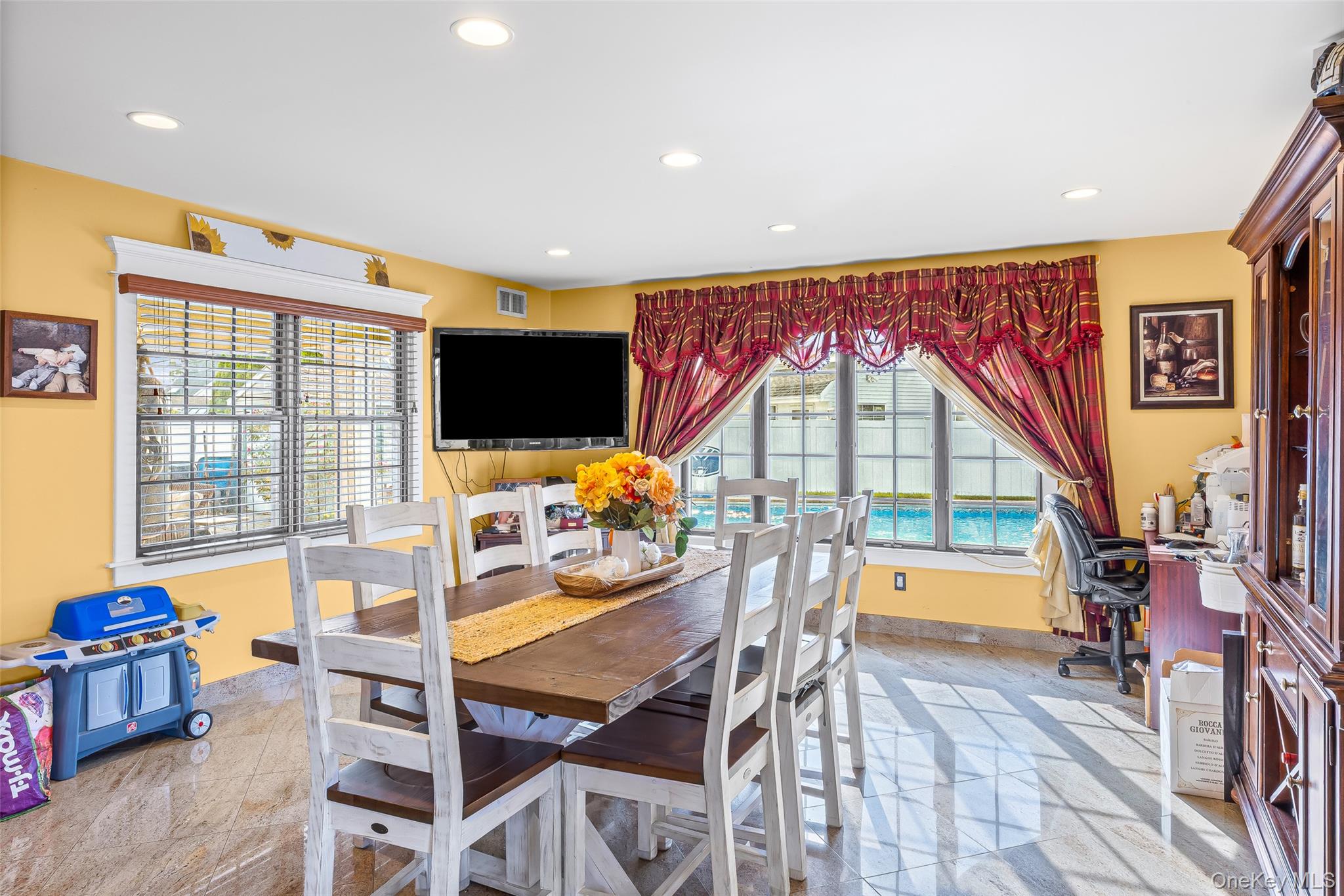 #11 photo, 71 Swing Lane, Levittown , NY 11756