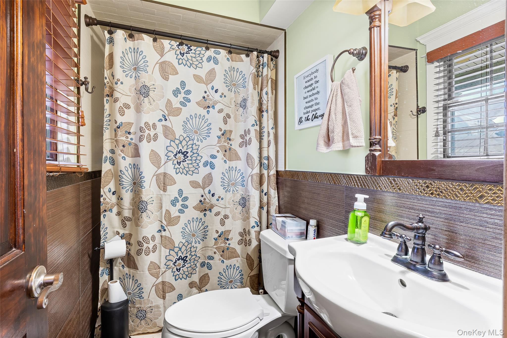 #14 photo, 71 Swing Lane, Levittown , NY 11756