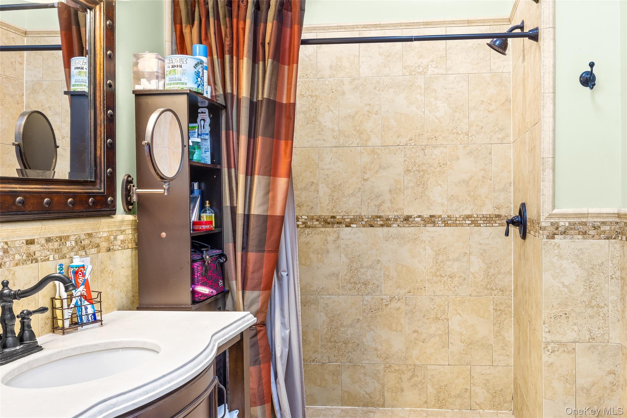 #18 photo, 71 Swing Lane, Levittown , NY 11756