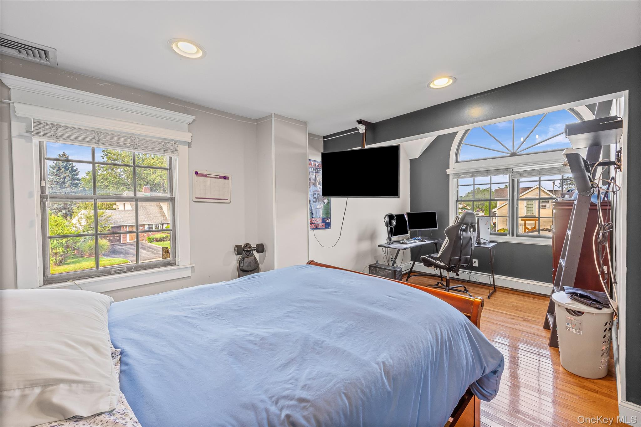 #19 photo, 71 Swing Lane, Levittown , NY 11756