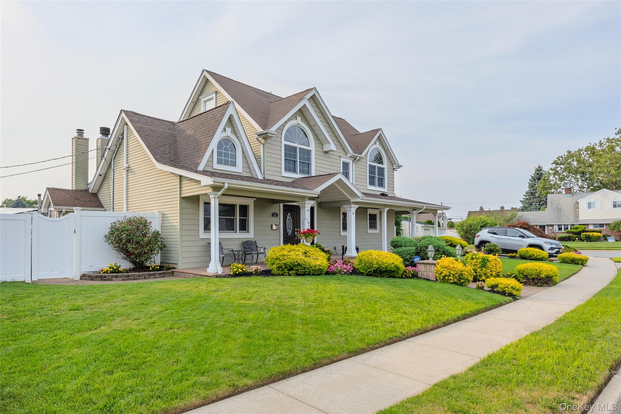 #3 photo, 71 Swing Lane, Levittown , NY 11756