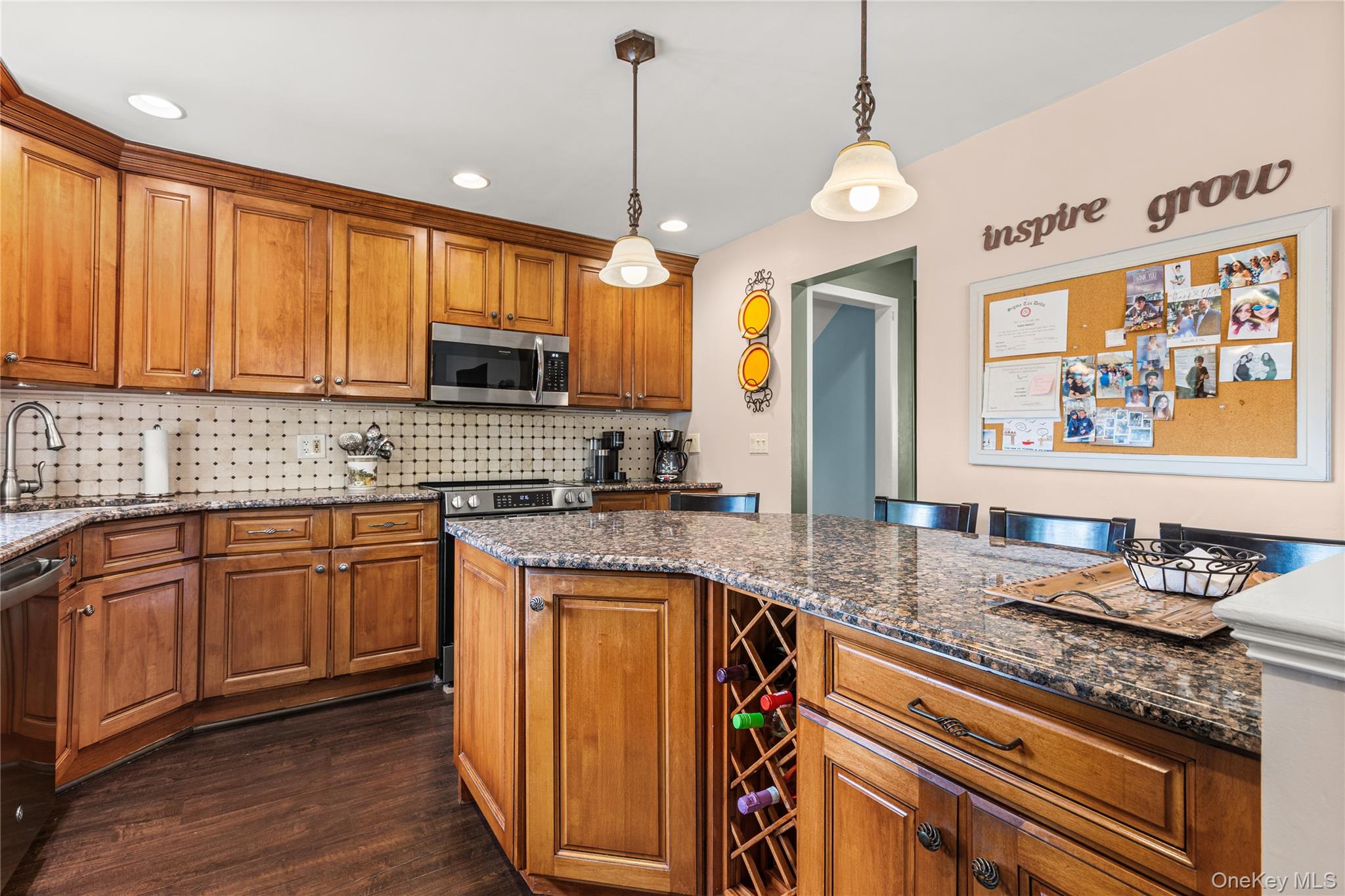 #6 photo, 19 Gamecock Lane, सफ़ोक काउंटी Babylon , NY 11702