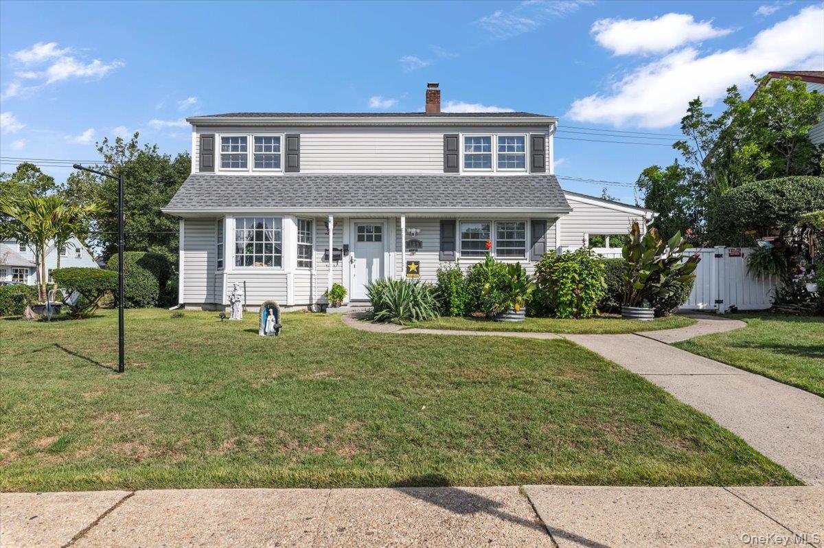 #10 photo, 109 Periwinkle Road, Levittown , NY 11756