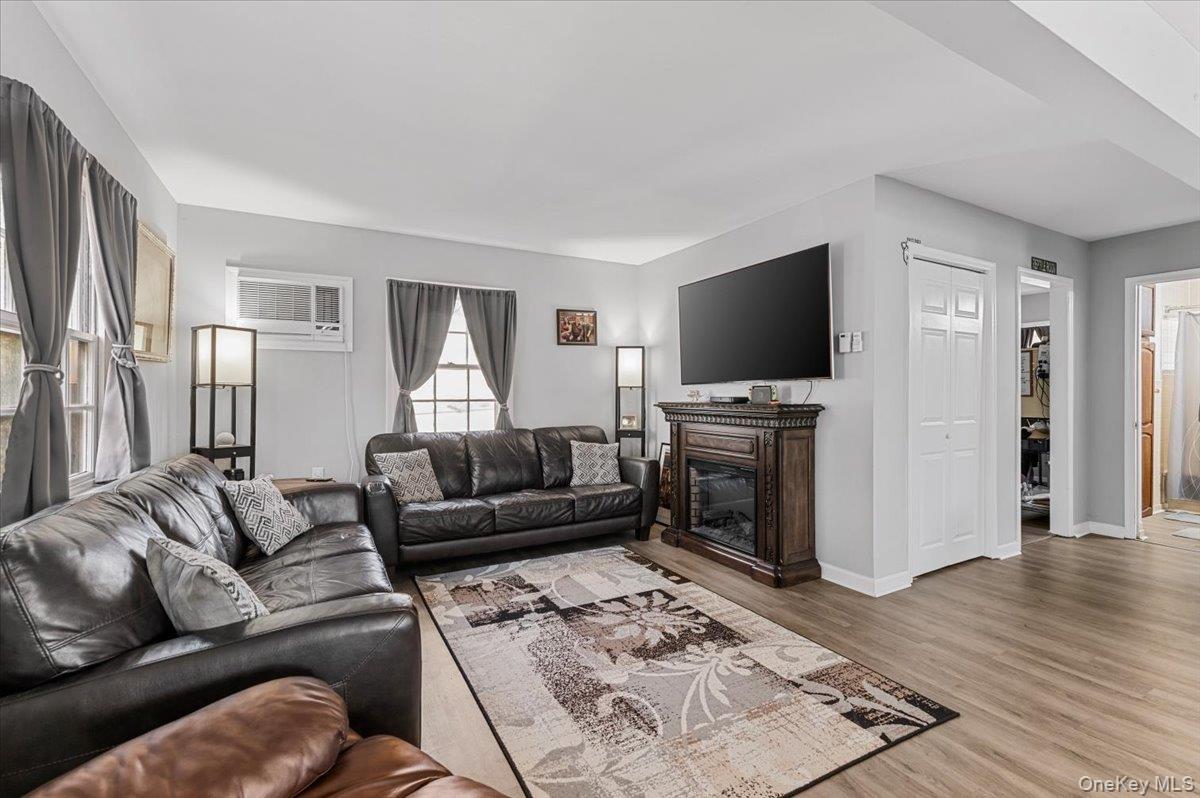 #17 photo, 109 Periwinkle Road, Levittown , NY 11756