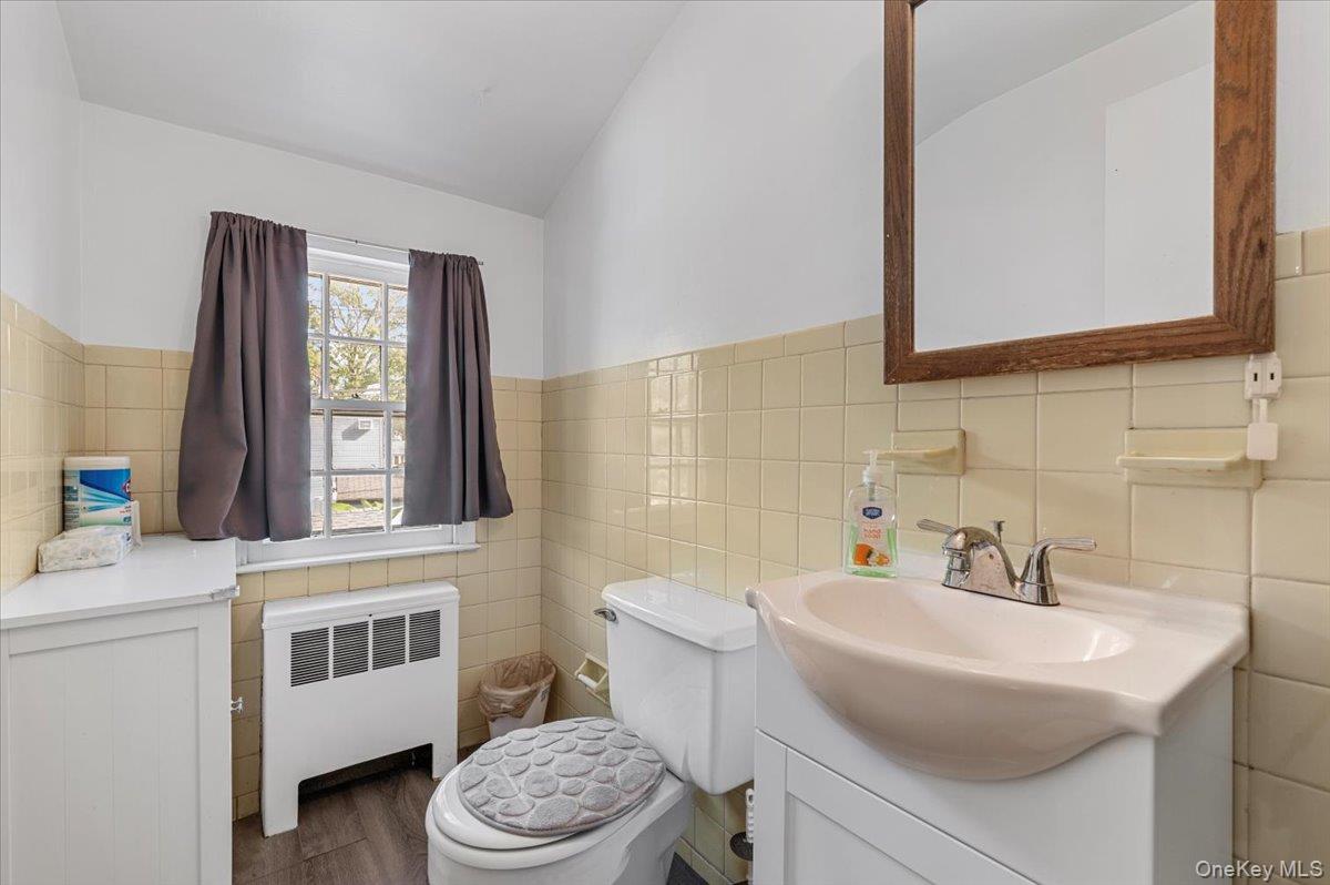 #18 photo, 109 Periwinkle Road, Levittown , NY 11756