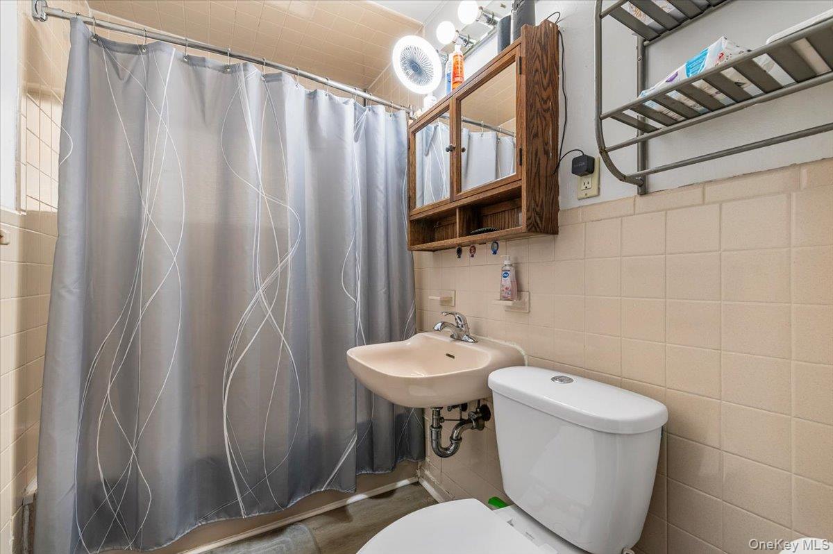 #19 photo, 109 Periwinkle Road, Levittown , NY 11756